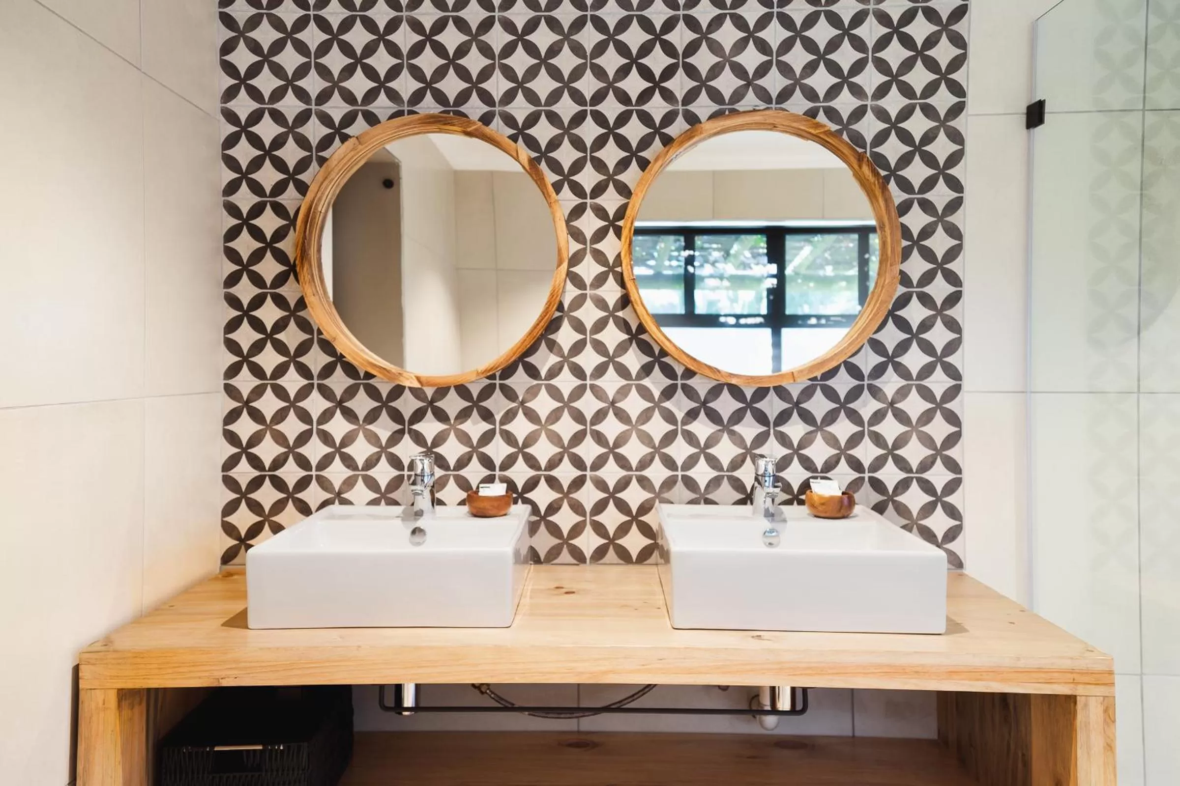Bathroom in Loerie Guest Lodge