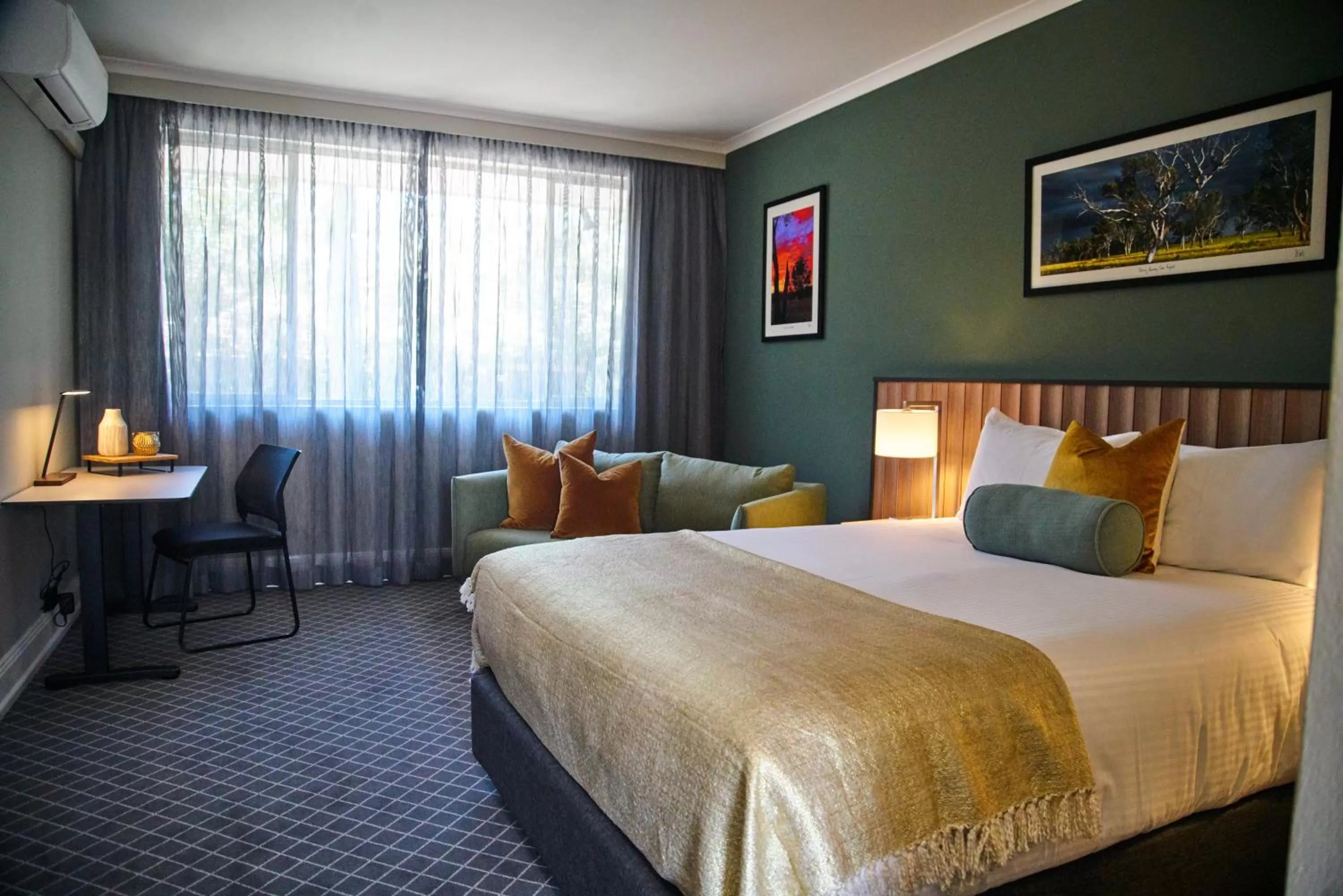 Photo of the whole room, Bed in Country Comfort Armidale