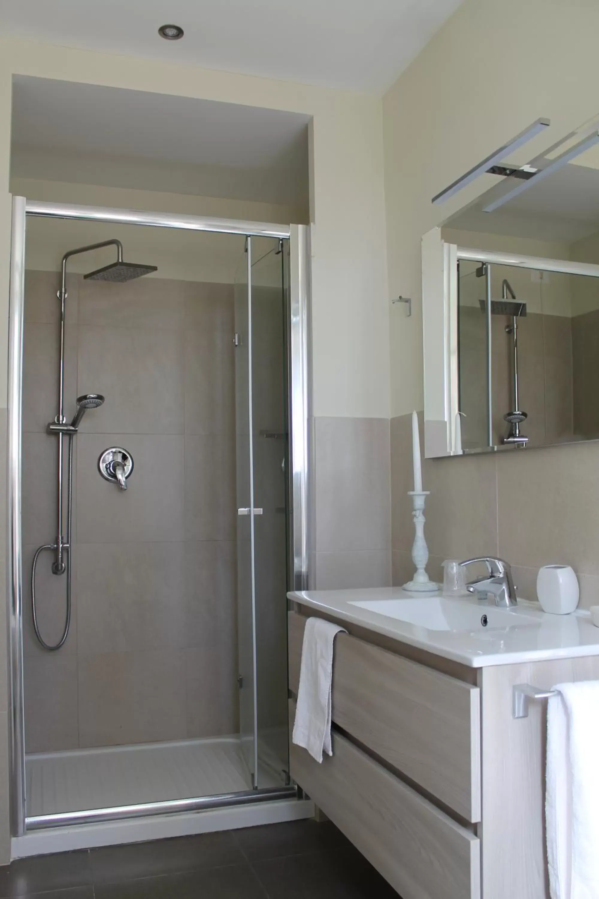Shower, Bathroom in Villa Abbamer