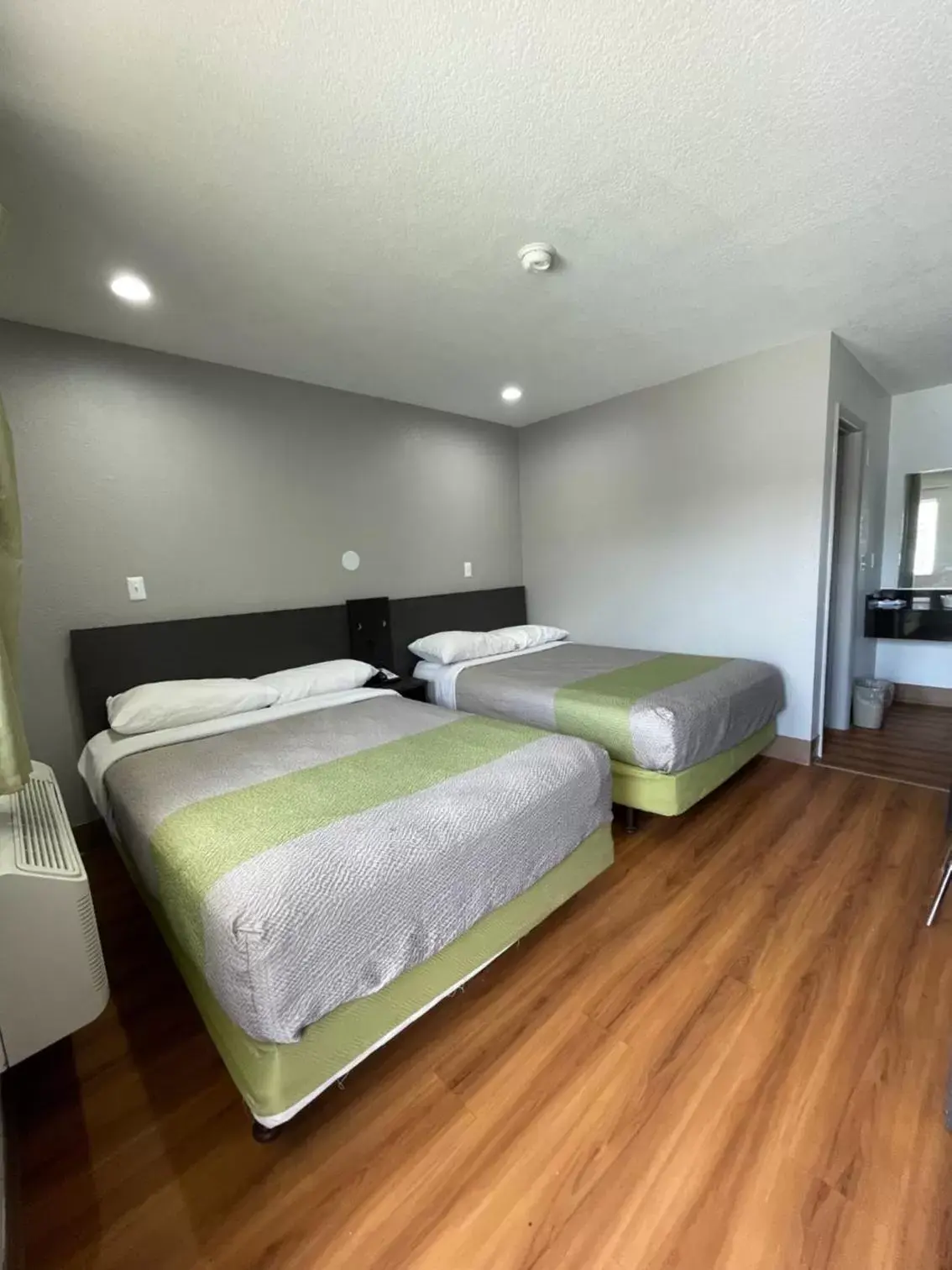 Bed in Motel 6-Port Allen, LA - Baton Rouge