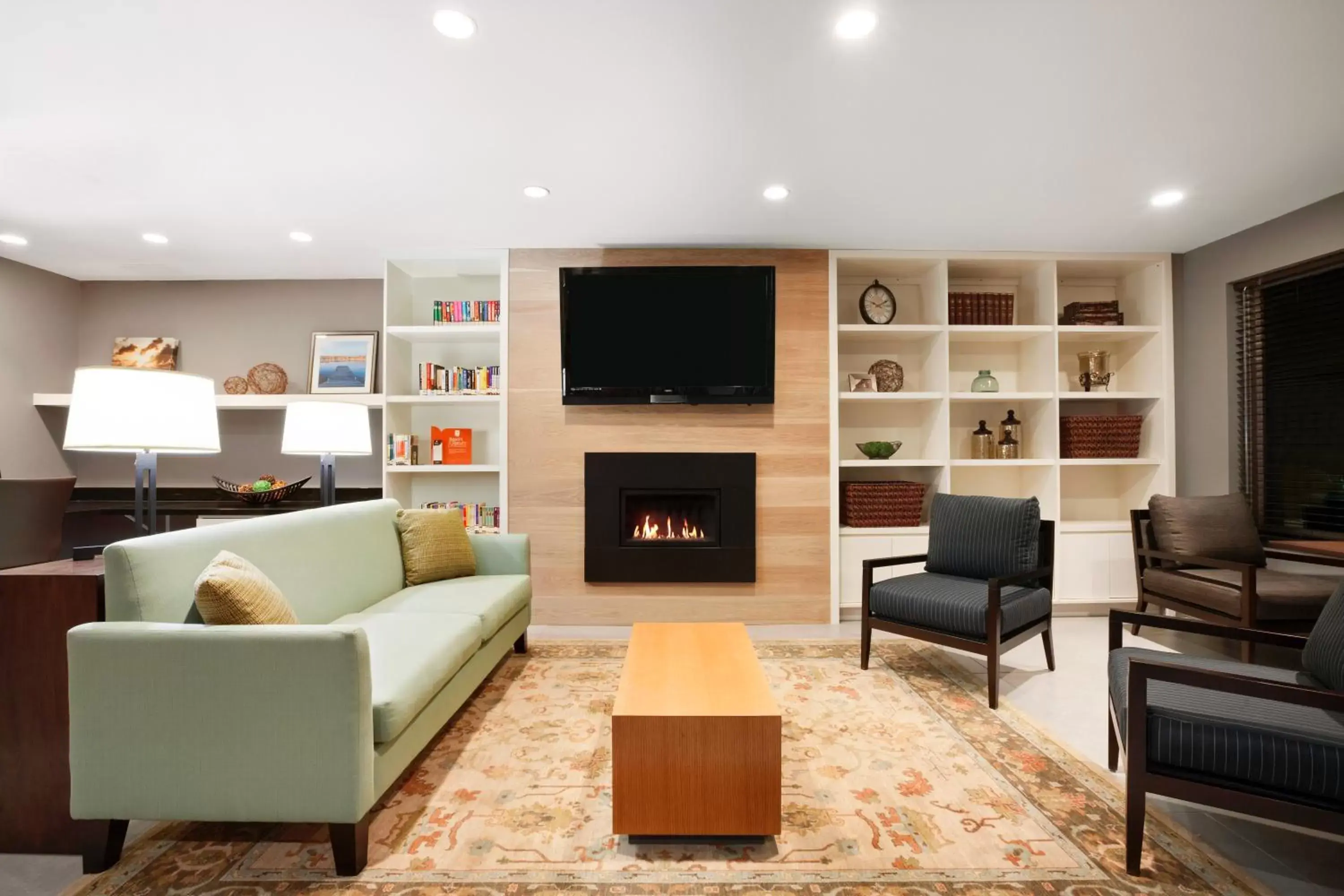 Lobby or reception, Seating Area in Country Inn & Suites by Radisson, Roseville, MN