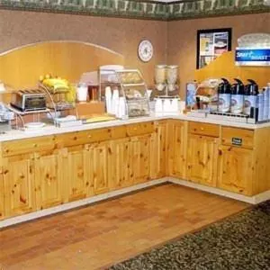 Restaurant/places to eat in Pellston Lodge