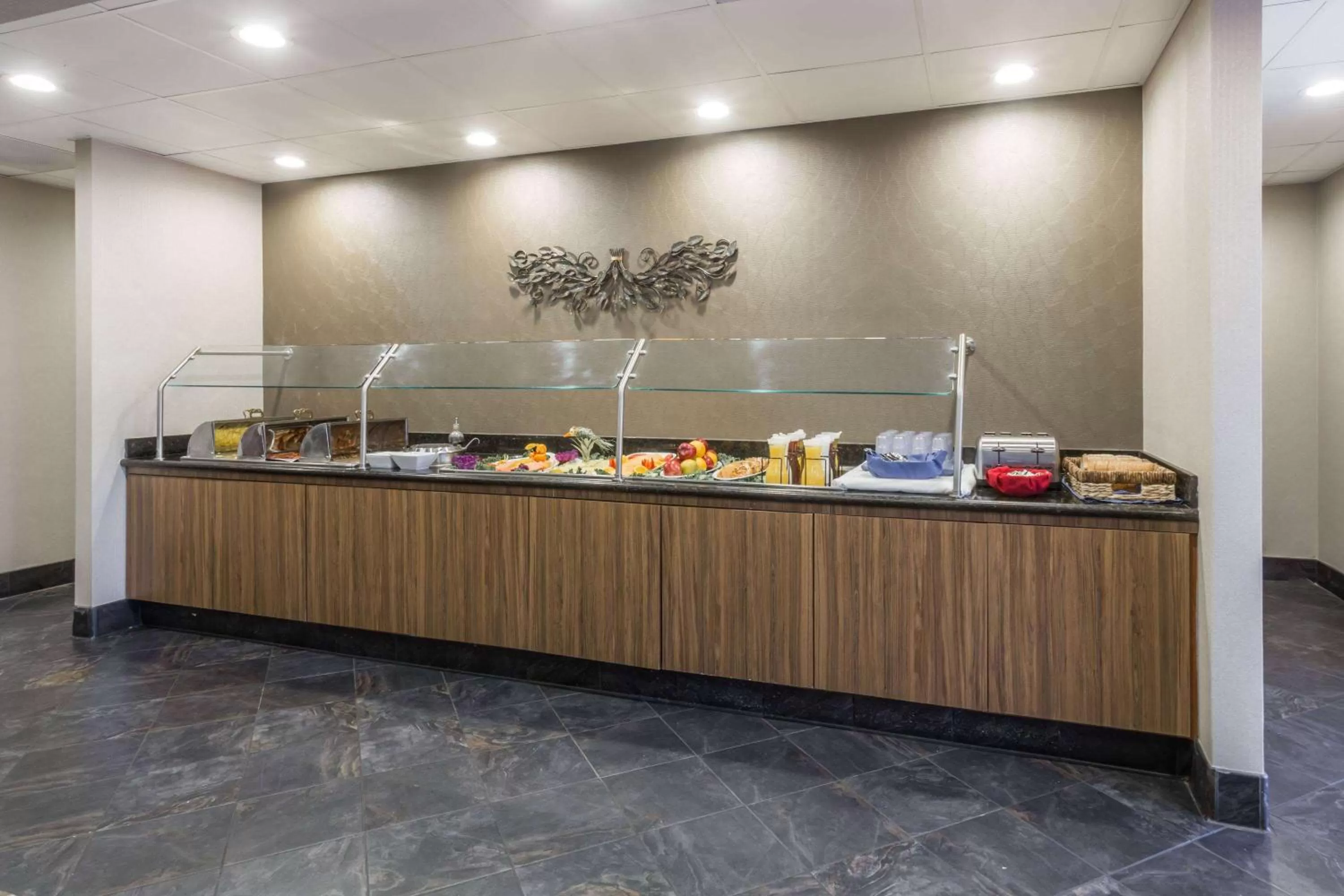 Restaurant/places to eat in Wyndham Garden Fresno Yosemite Airport