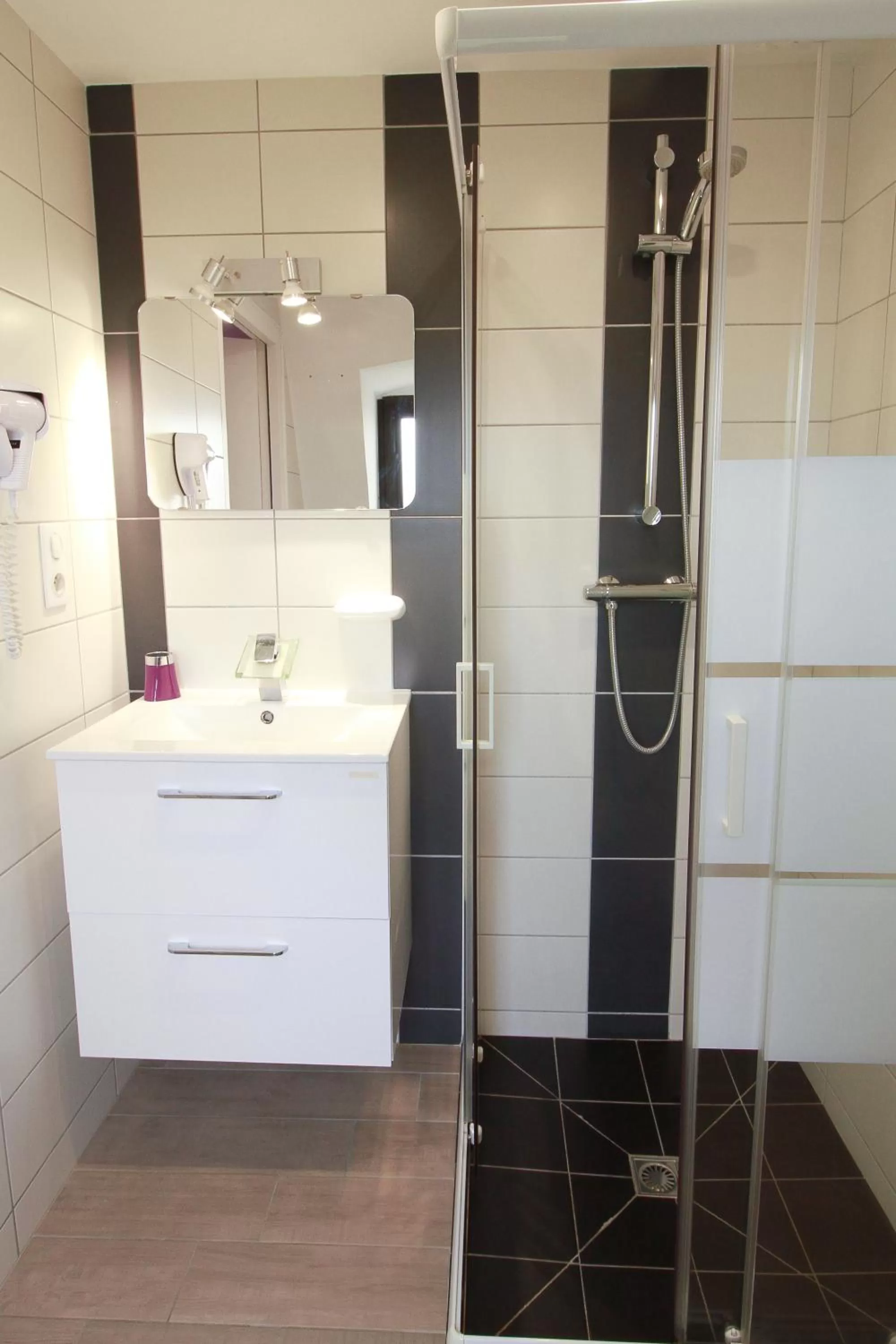 Bathroom in Hôtel La Couronne