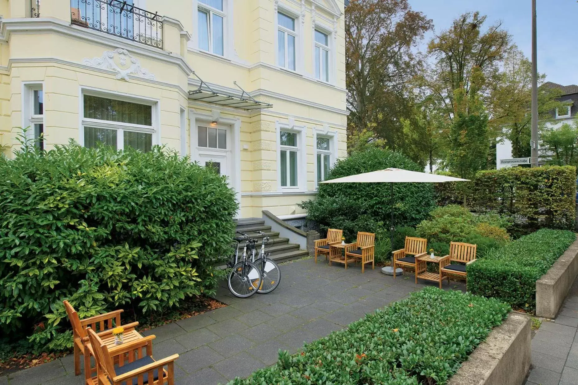 Property building, Patio/Outdoor Area in Boutiquehotel Dreesen - Villa Godesberg