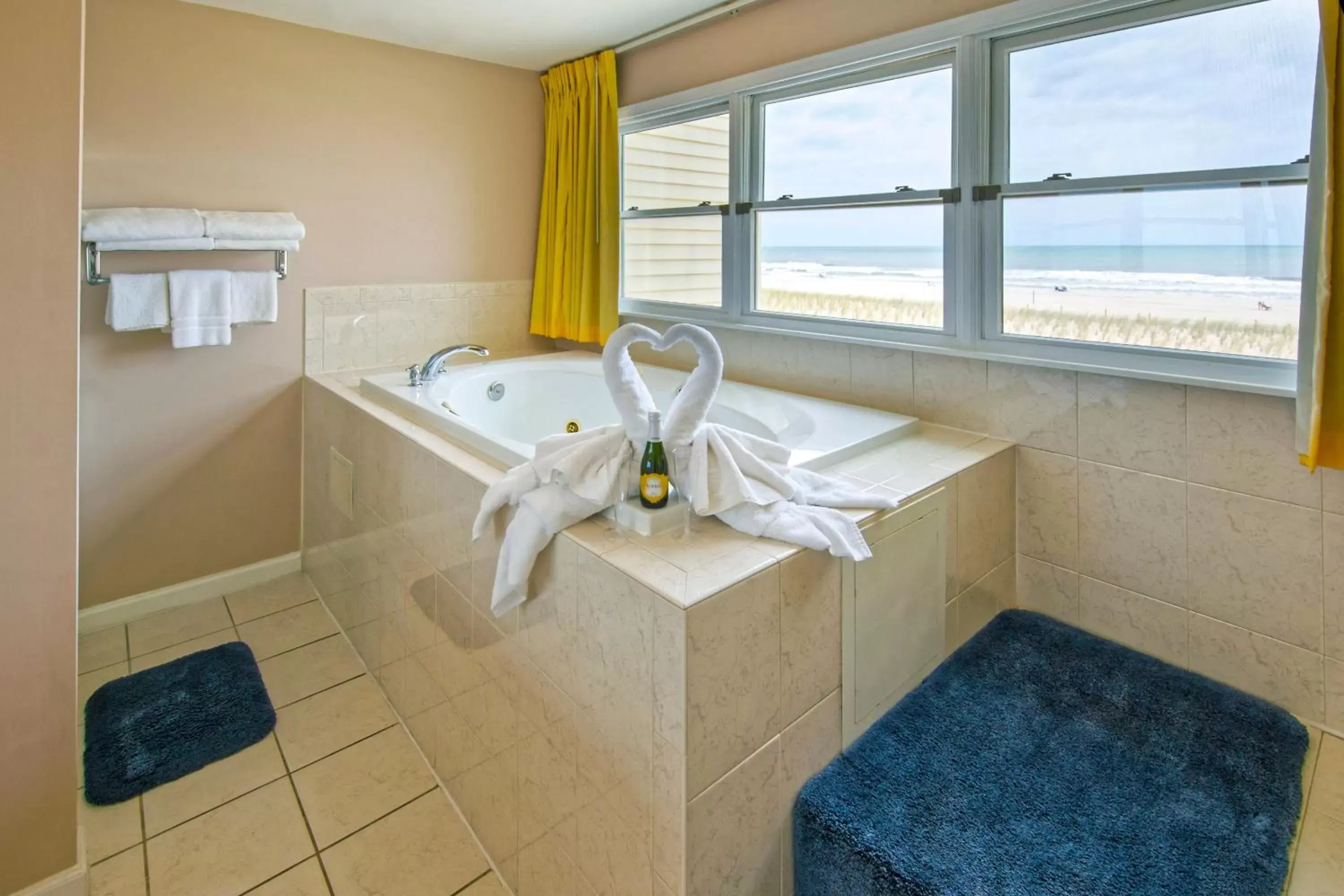 Bathroom in Drifting Sands Oceanfront Hotel