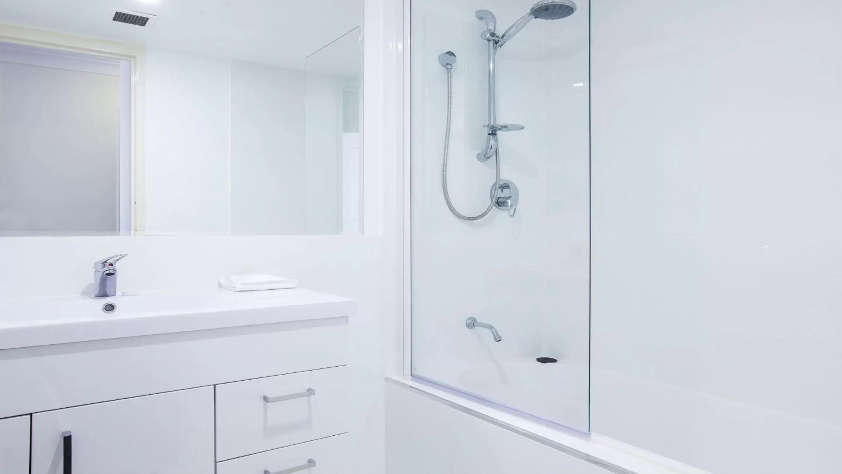 Bathroom in Mari Court Resort