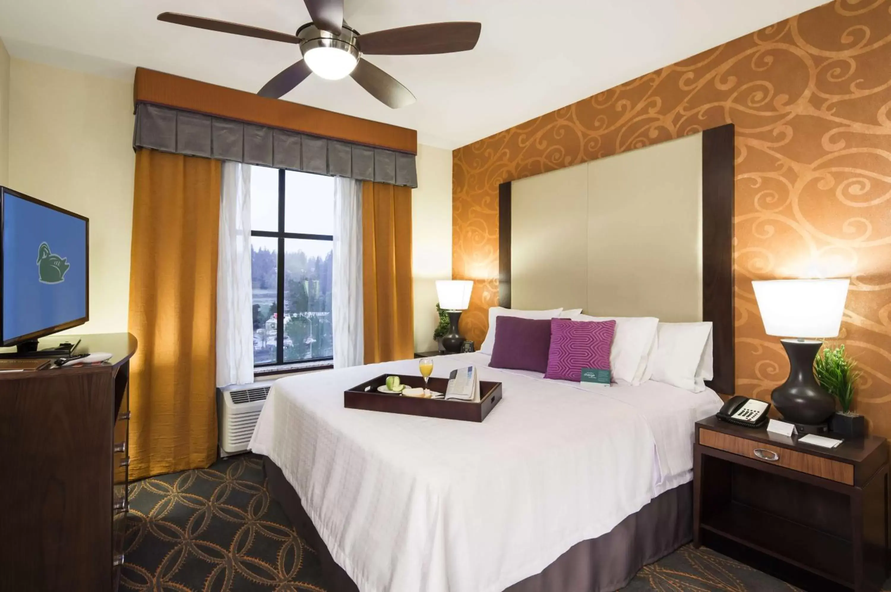 Bed in Homewood Suites by Hilton Seattle/Lynnwood