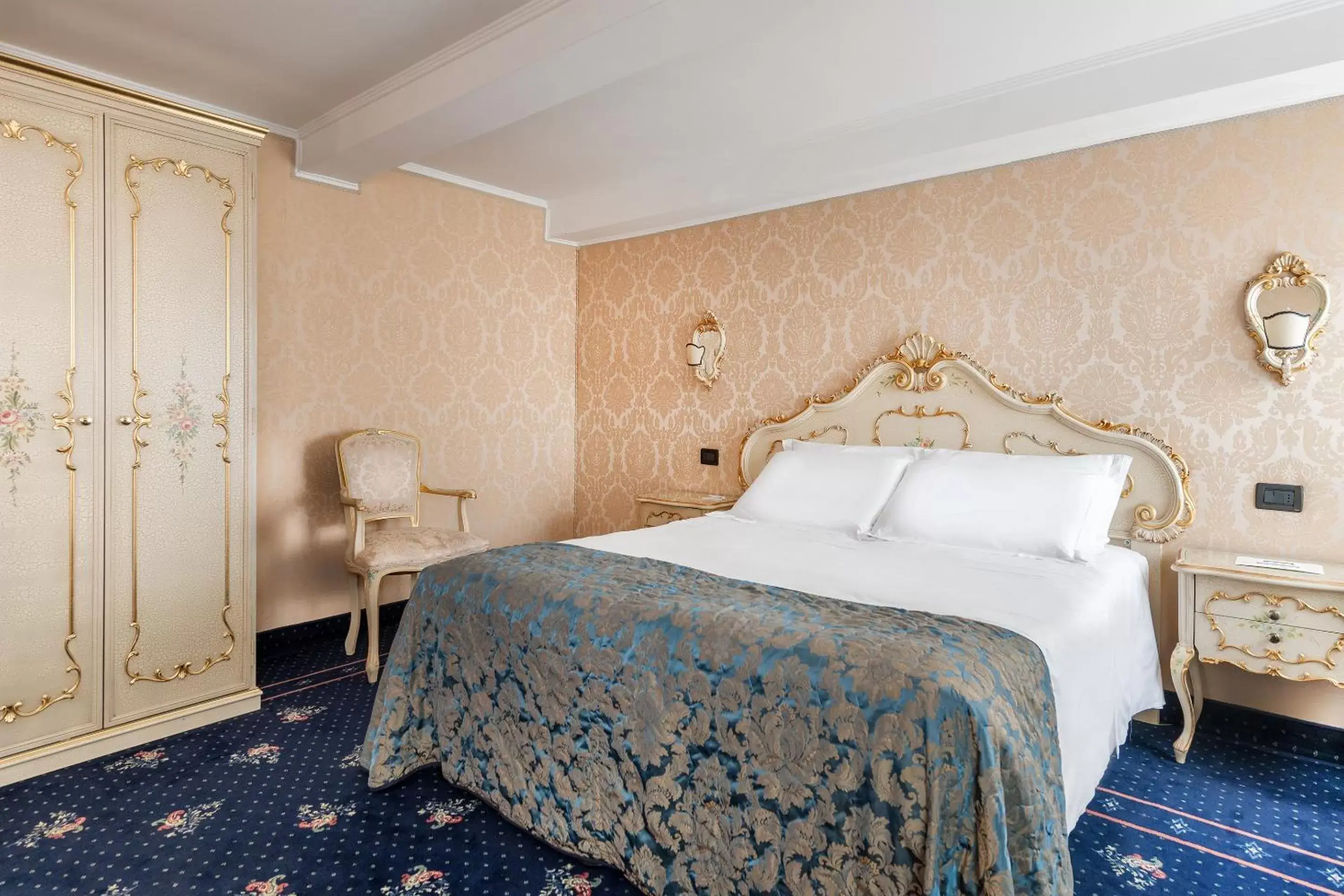 Photo of the whole room, Room Photo in Hotel Montecarlo