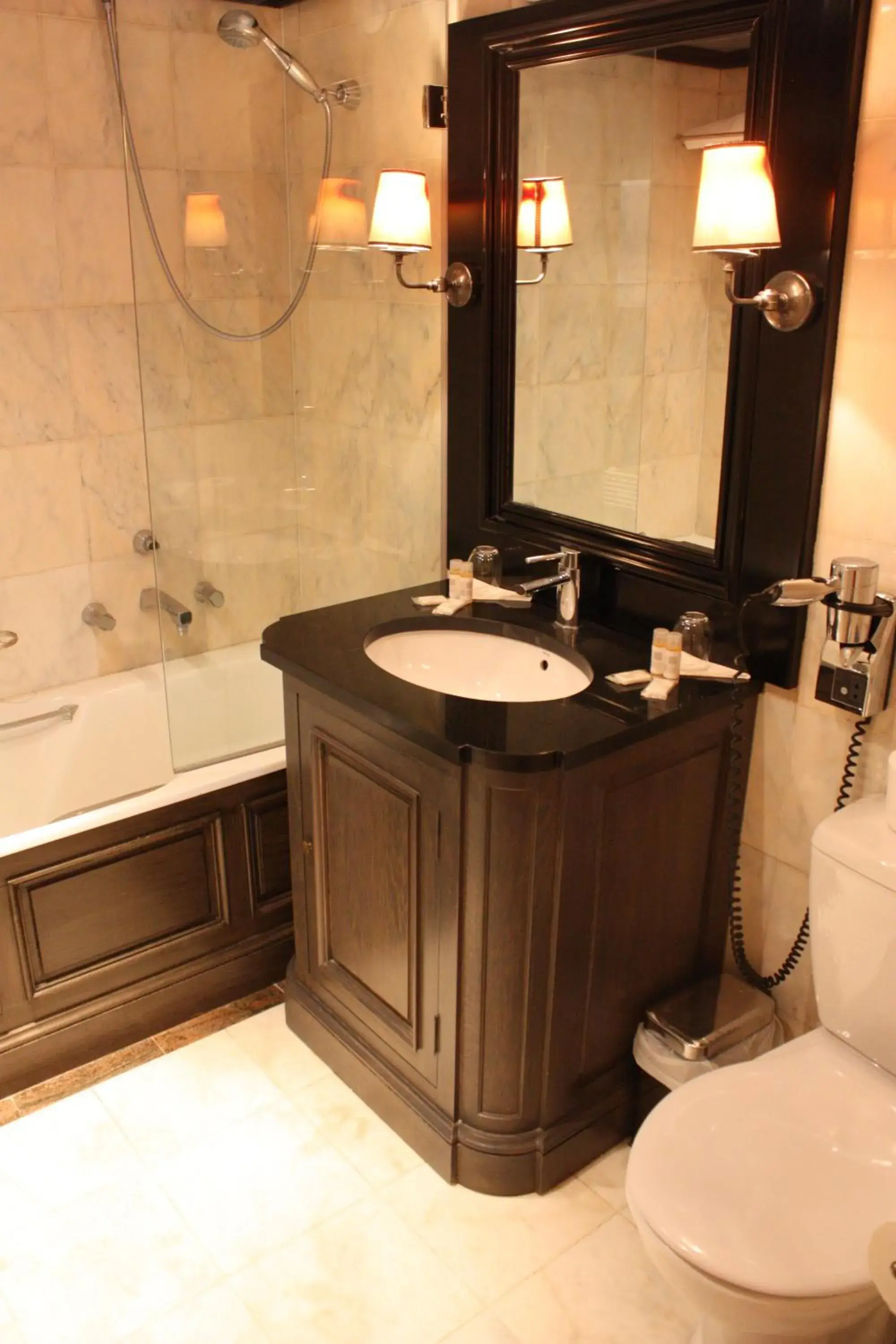 Bathroom in Hotel du Romancier