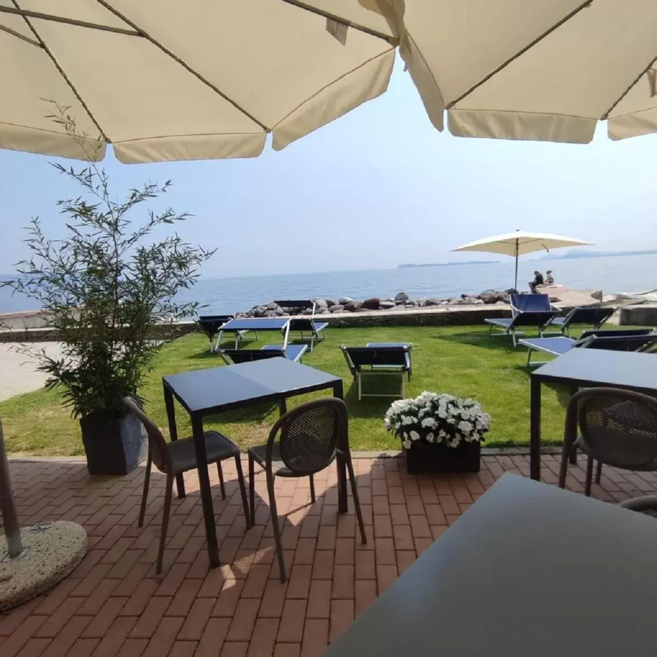 Patio, Restaurant/Places to Eat in Bike Hotel Touring Gardone Riviera & Private Wellness