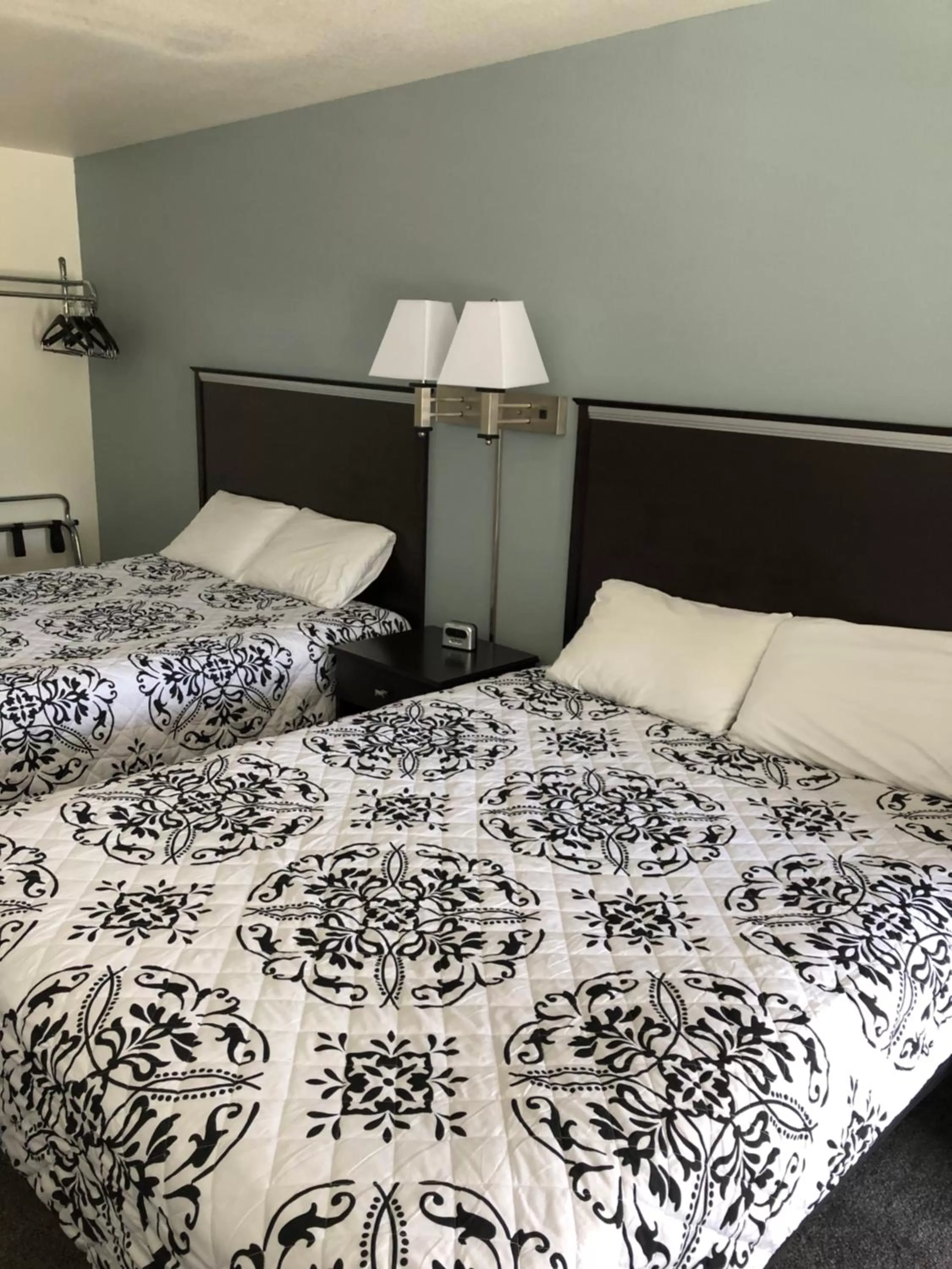 Bed in El Rancho Motel