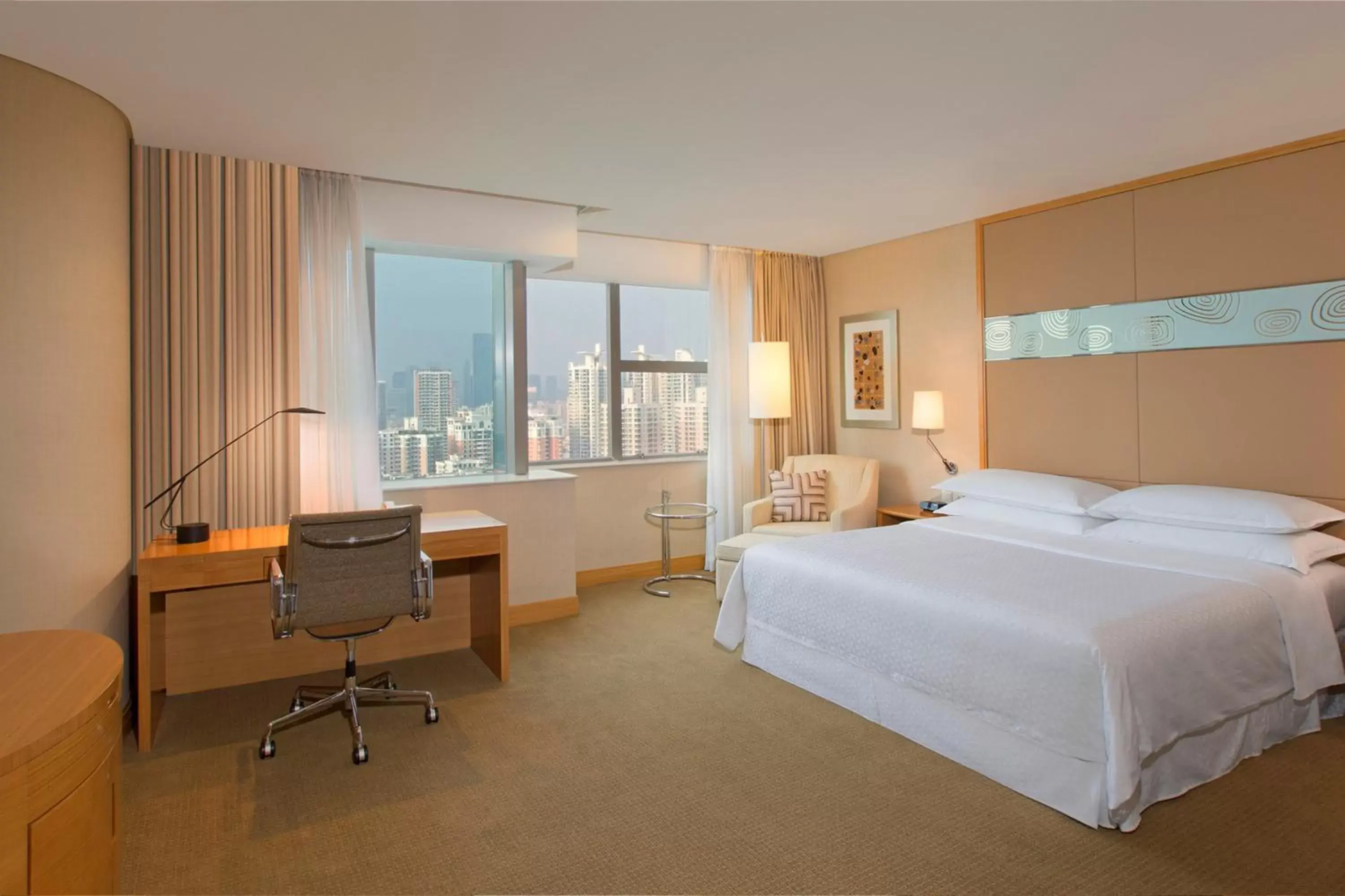 Photo of the whole room in Four Points by Sheraton Shenzhen