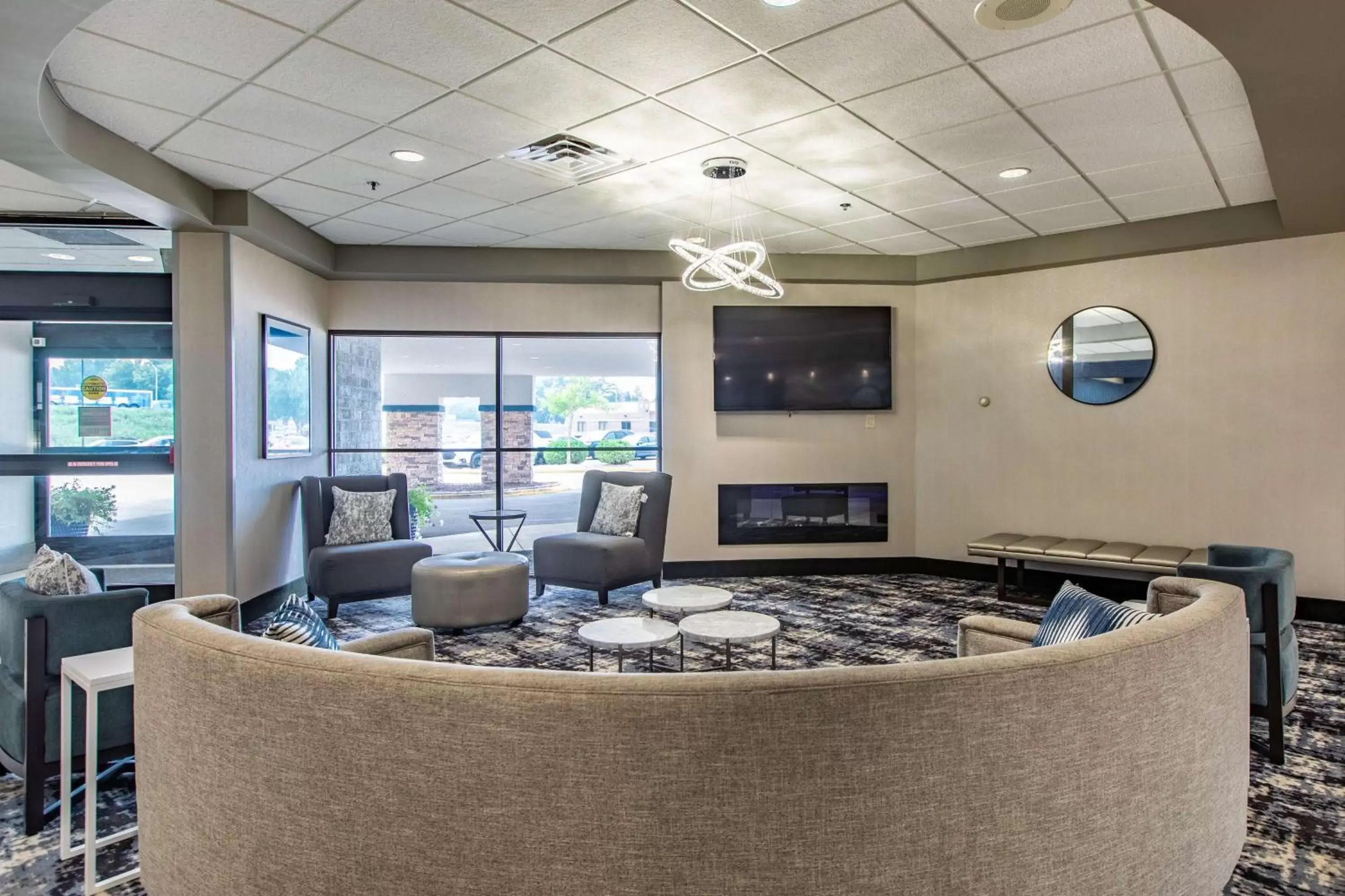 Lobby or reception in Best Western Rochester Hotel Mayo Clinic Area/ St. Mary's
