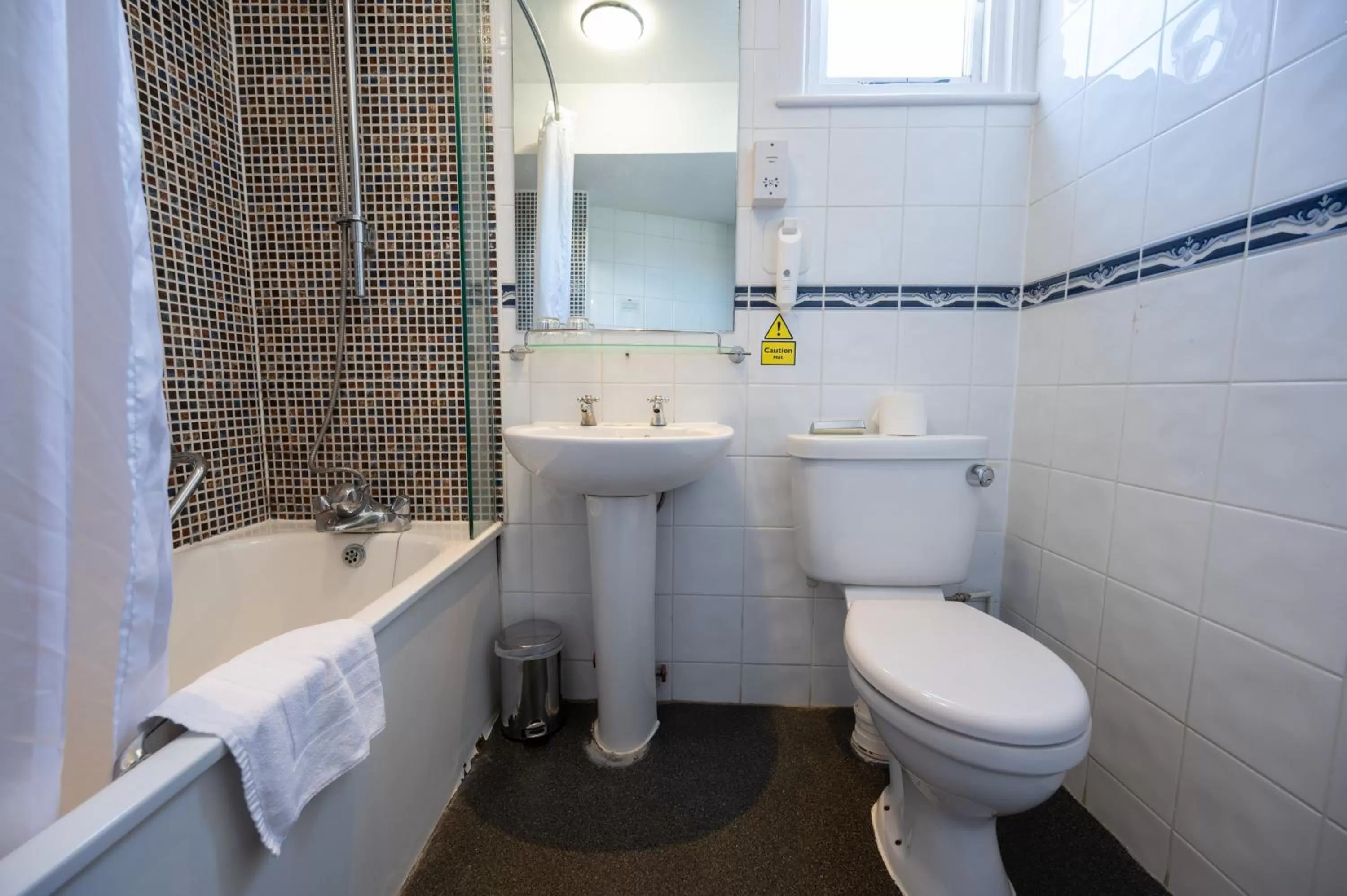 Bathroom in Antelope by Greene King Inns