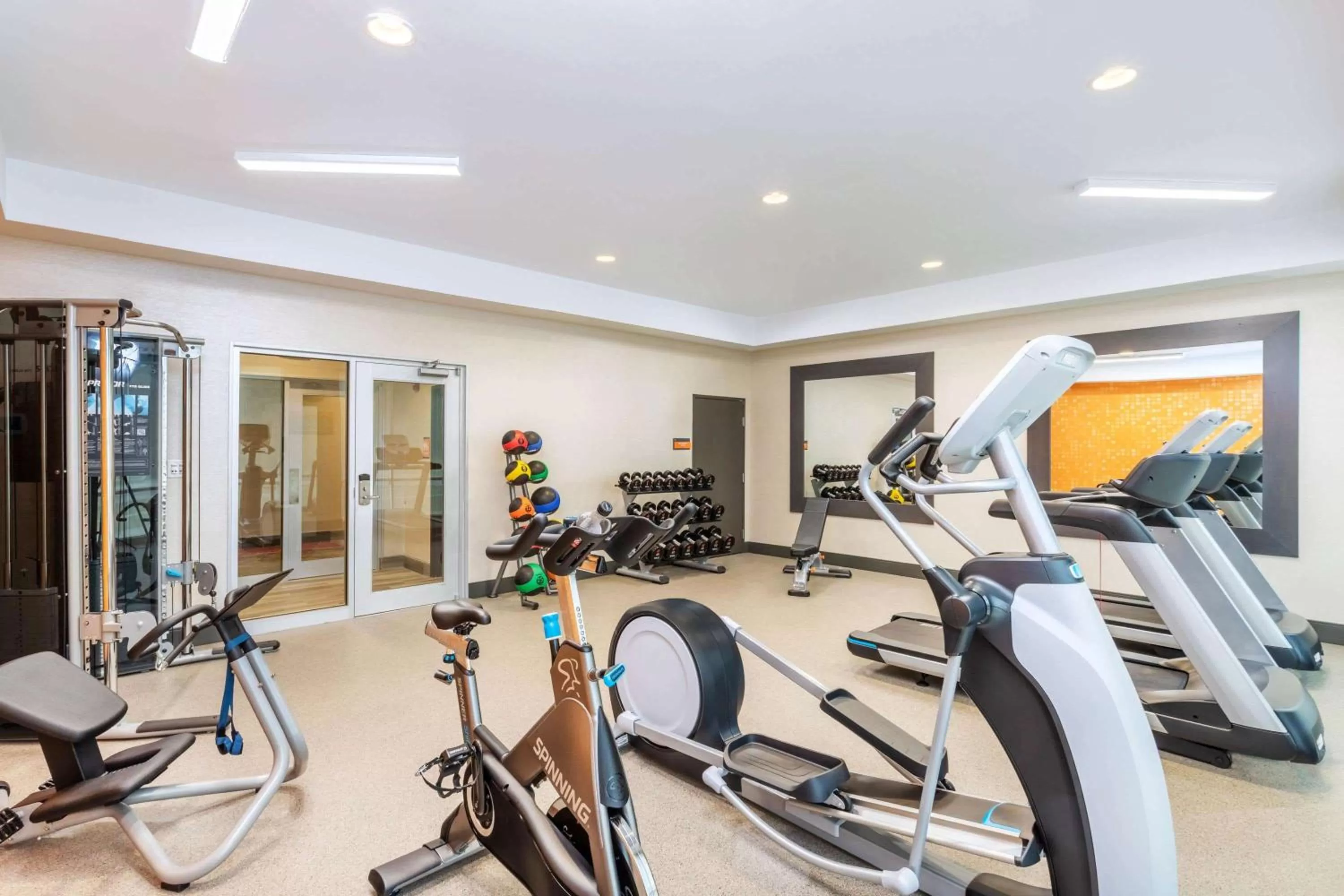 Fitness centre/facilities in La Quinta Inn and Suites by Wyndham Bloomington