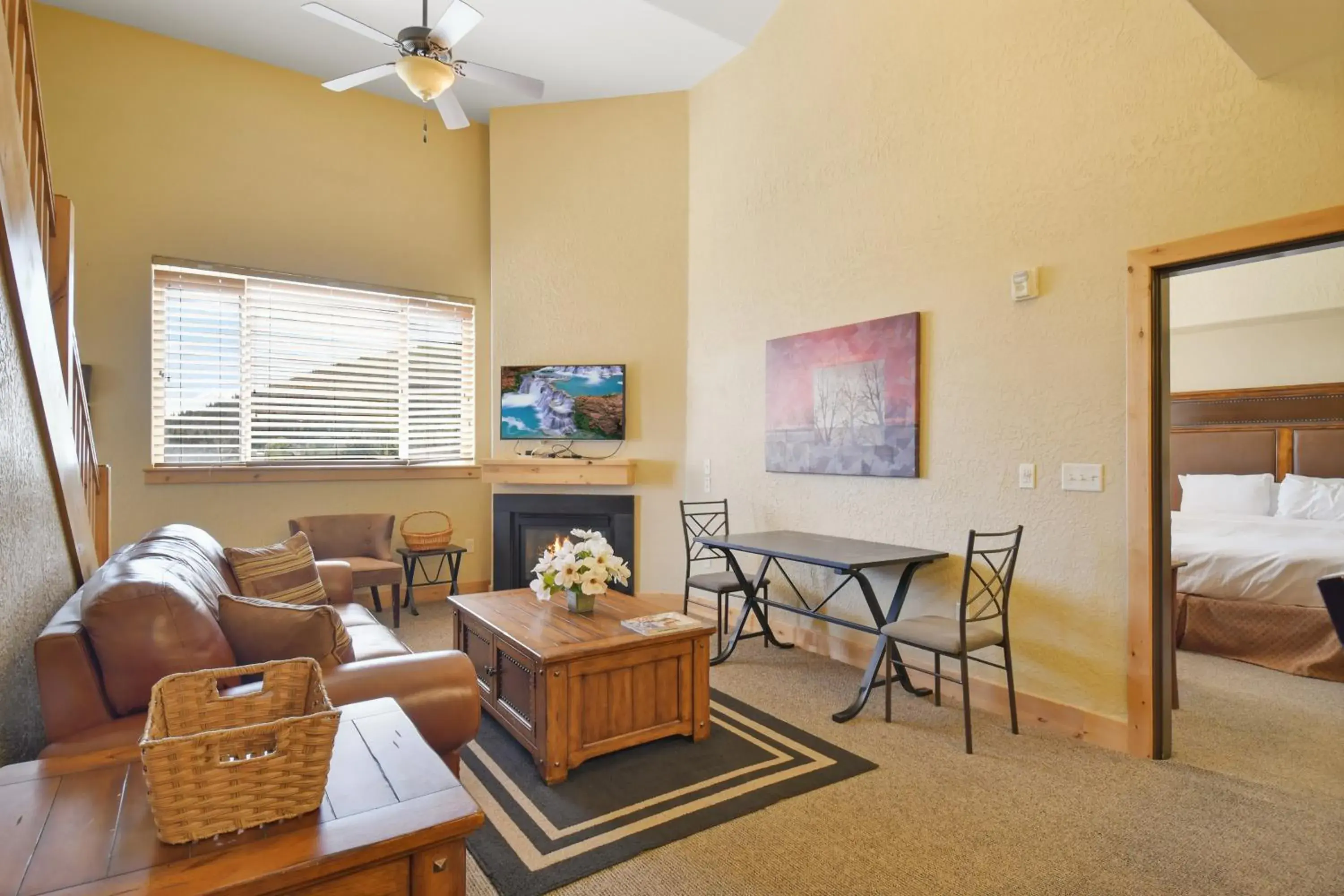 Living room, Bed in Silverado Lodge by Park City - Canyons Village Living room, Bed in Silverado Lodge by Park City - Canyons Village