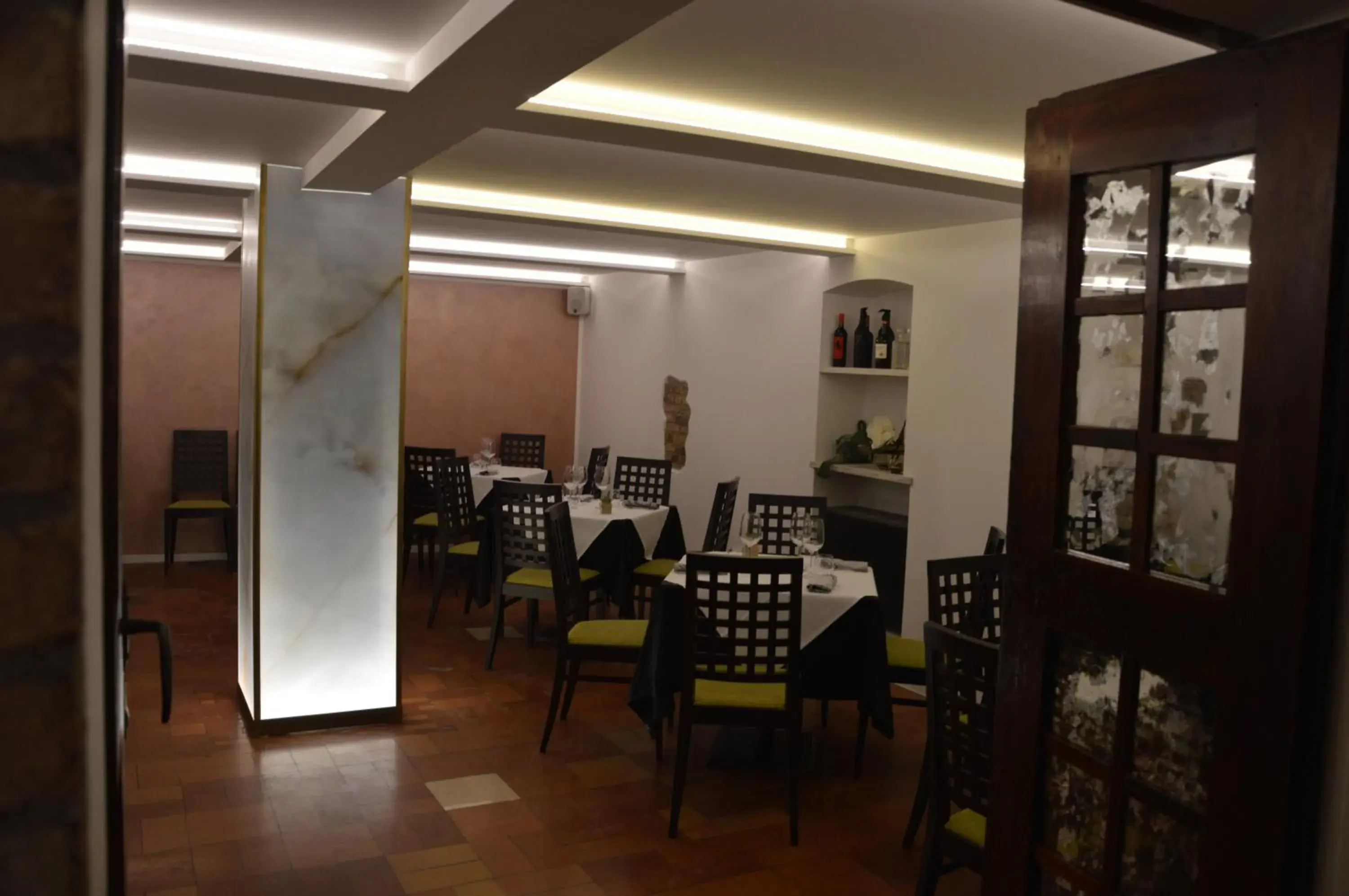 Restaurant/Places to Eat in La Cantinella