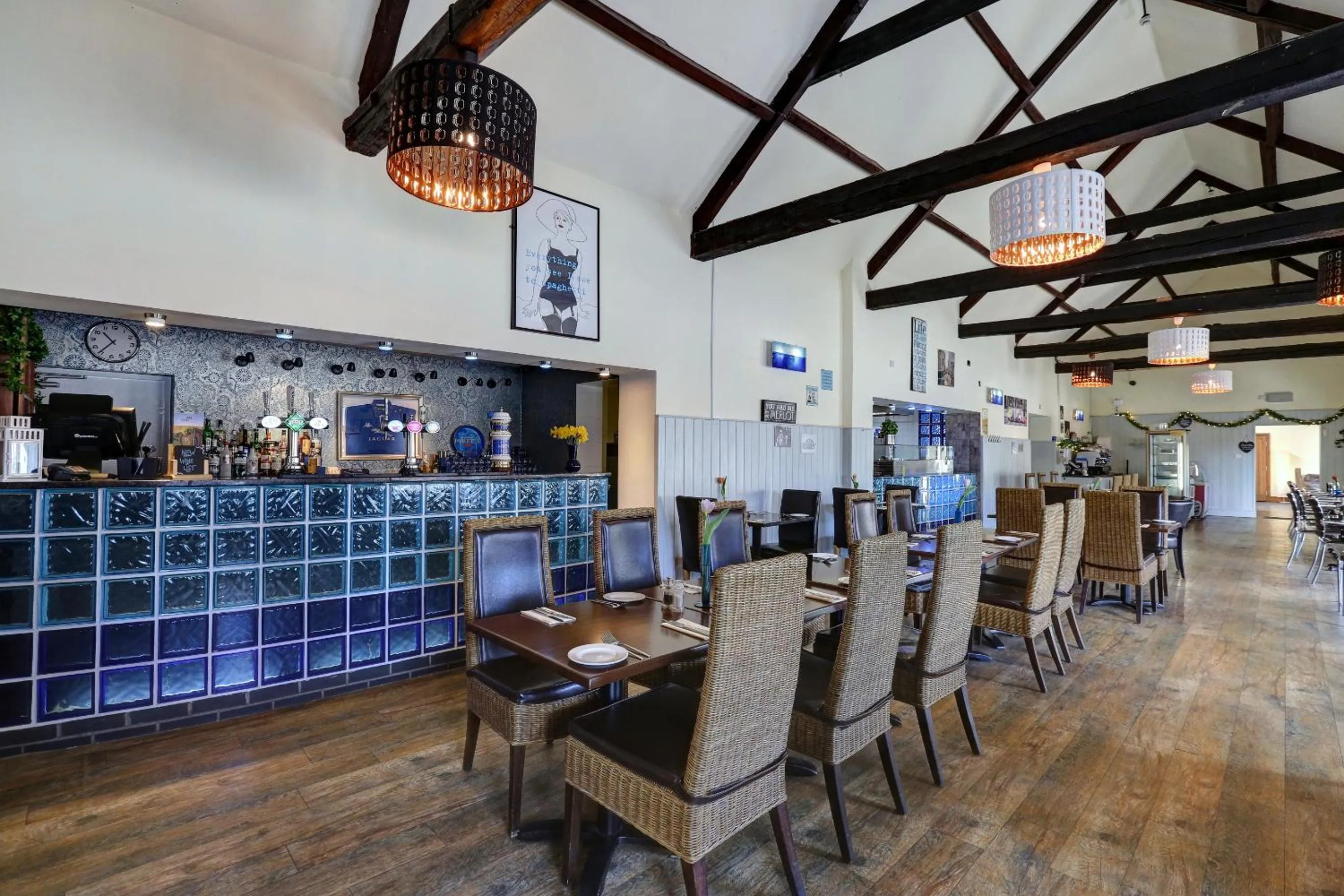 Restaurant/places to eat in Manor Court Hotel