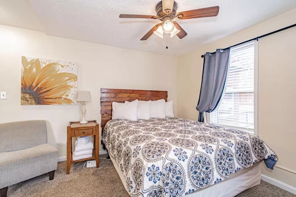 Bedroom, Bed in Suites of Lava Hot Springs