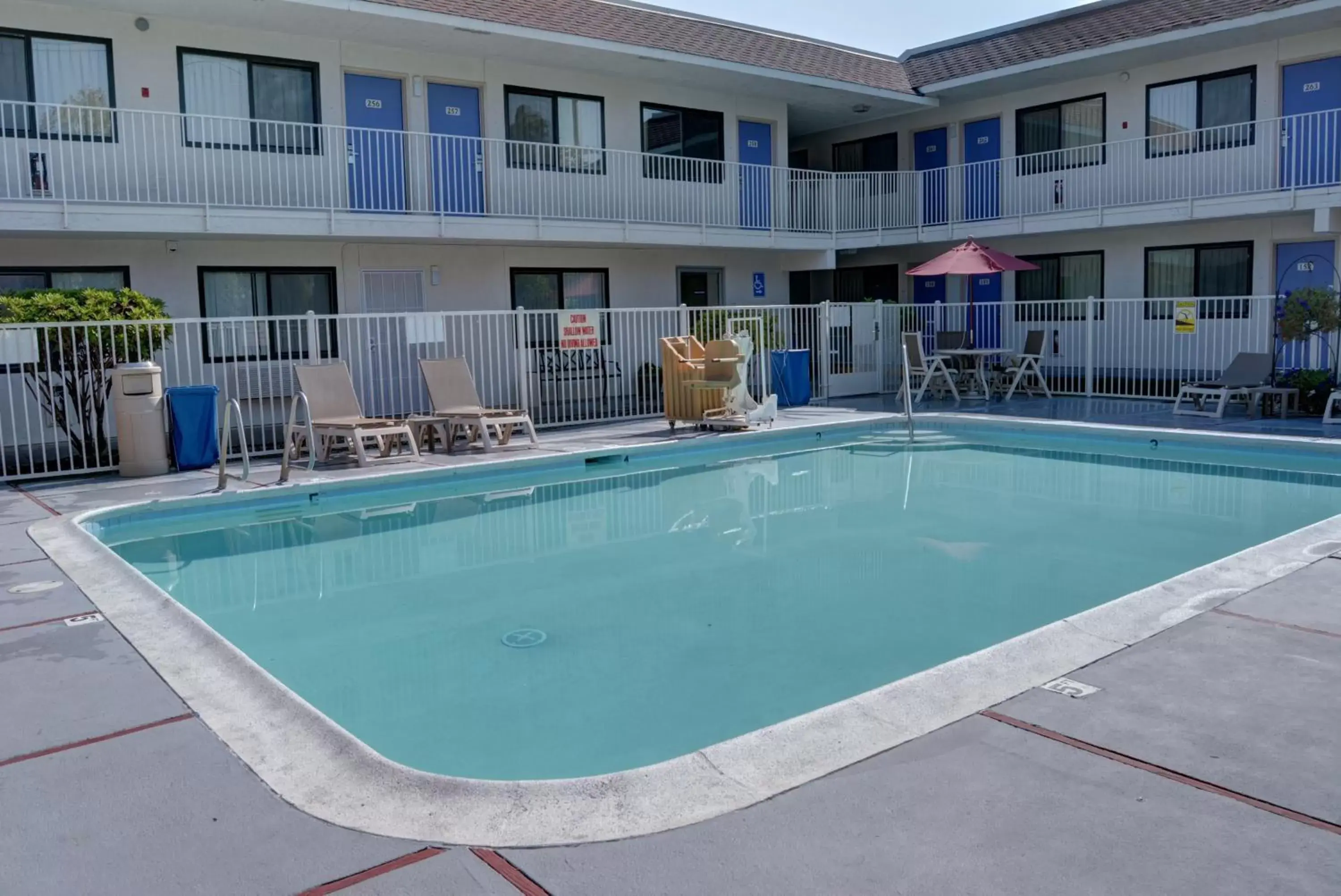 Decorative detail, Swimming Pool in Motel 6-Springfield, OR - Eugene North