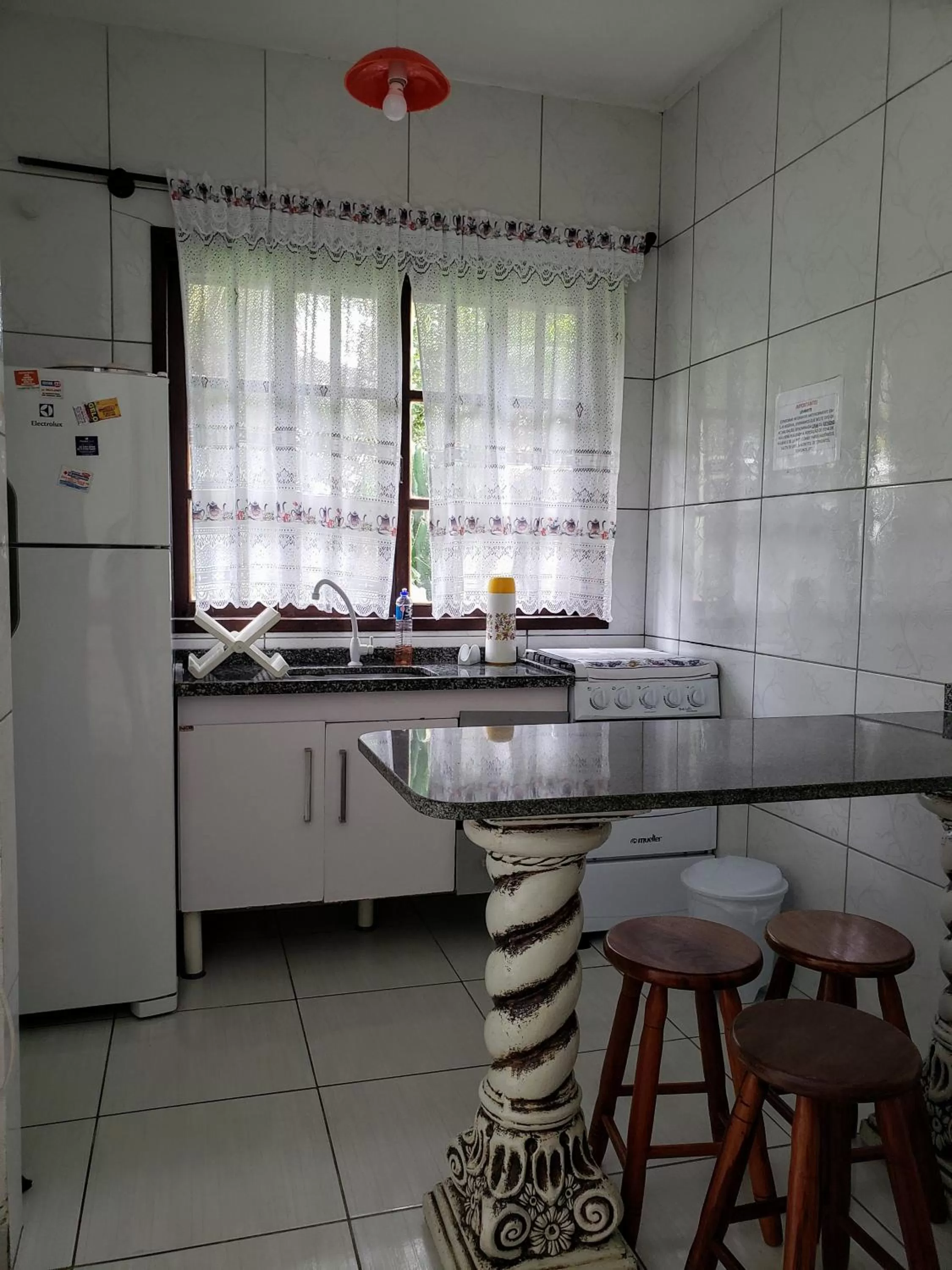 Kitchen/Kitchenette in Pousada Recanto Das Emerências