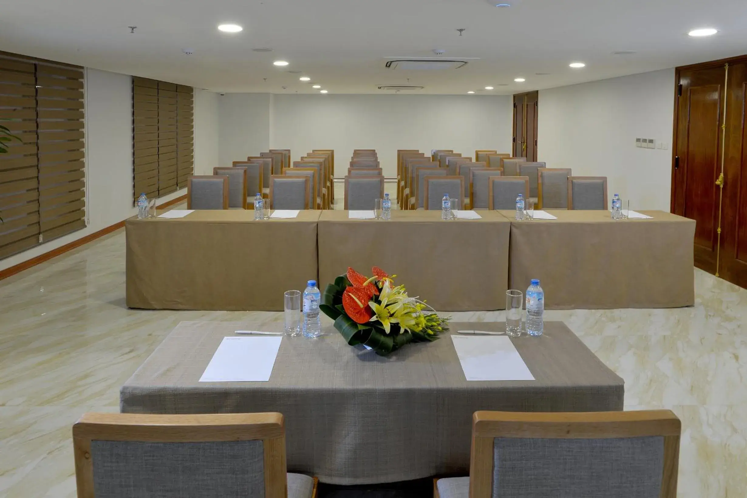Business facilities, Business Area/Conference Room in London Hanoi Hotel