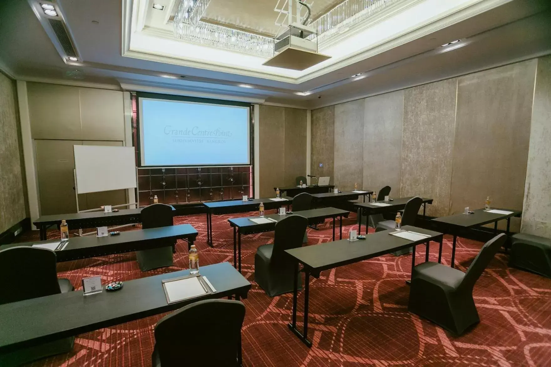 Other, Business Area/Conference Room in Grande Centre Point Sukhumvit 55 Thong Lo