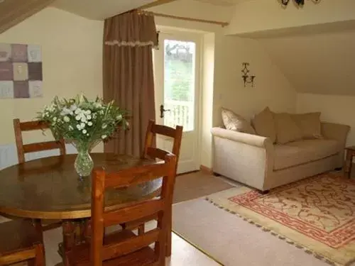 Living room, Dining Area in Broccoli Bottom