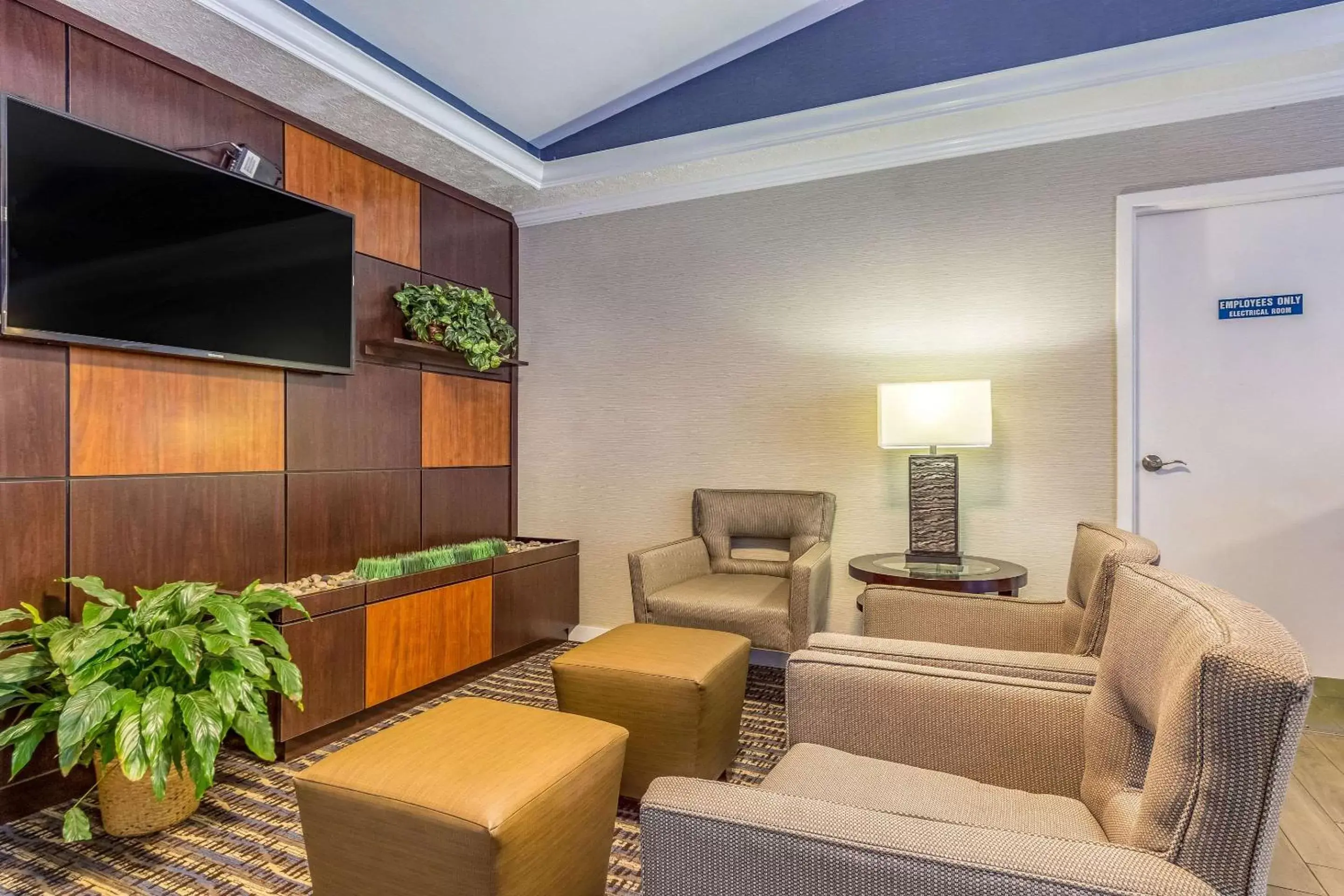 Lobby or reception, Seating Area in Comfort Inn Independence