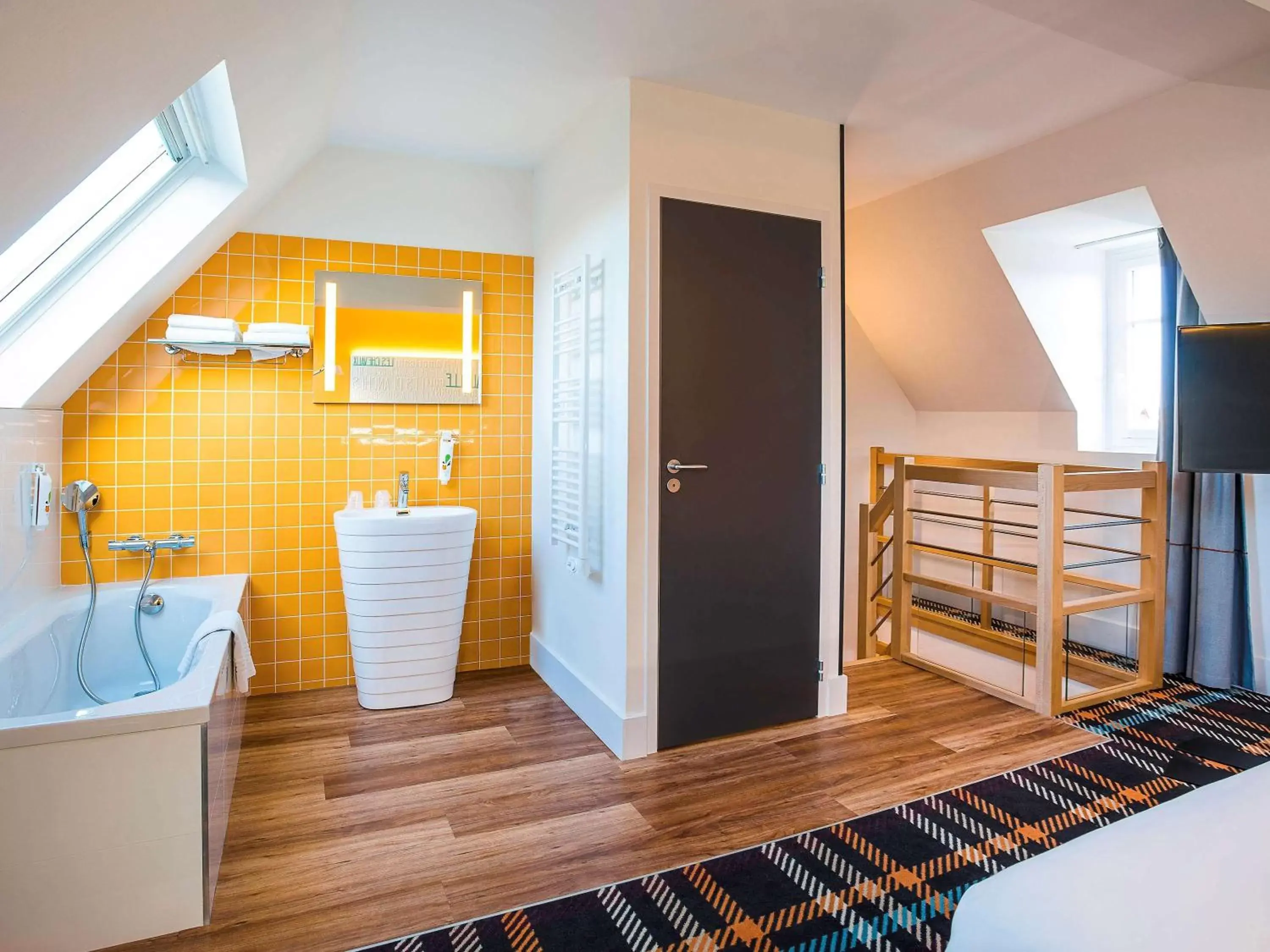 Photo of the whole room, Bathroom in ibis Styles Deauville Centre