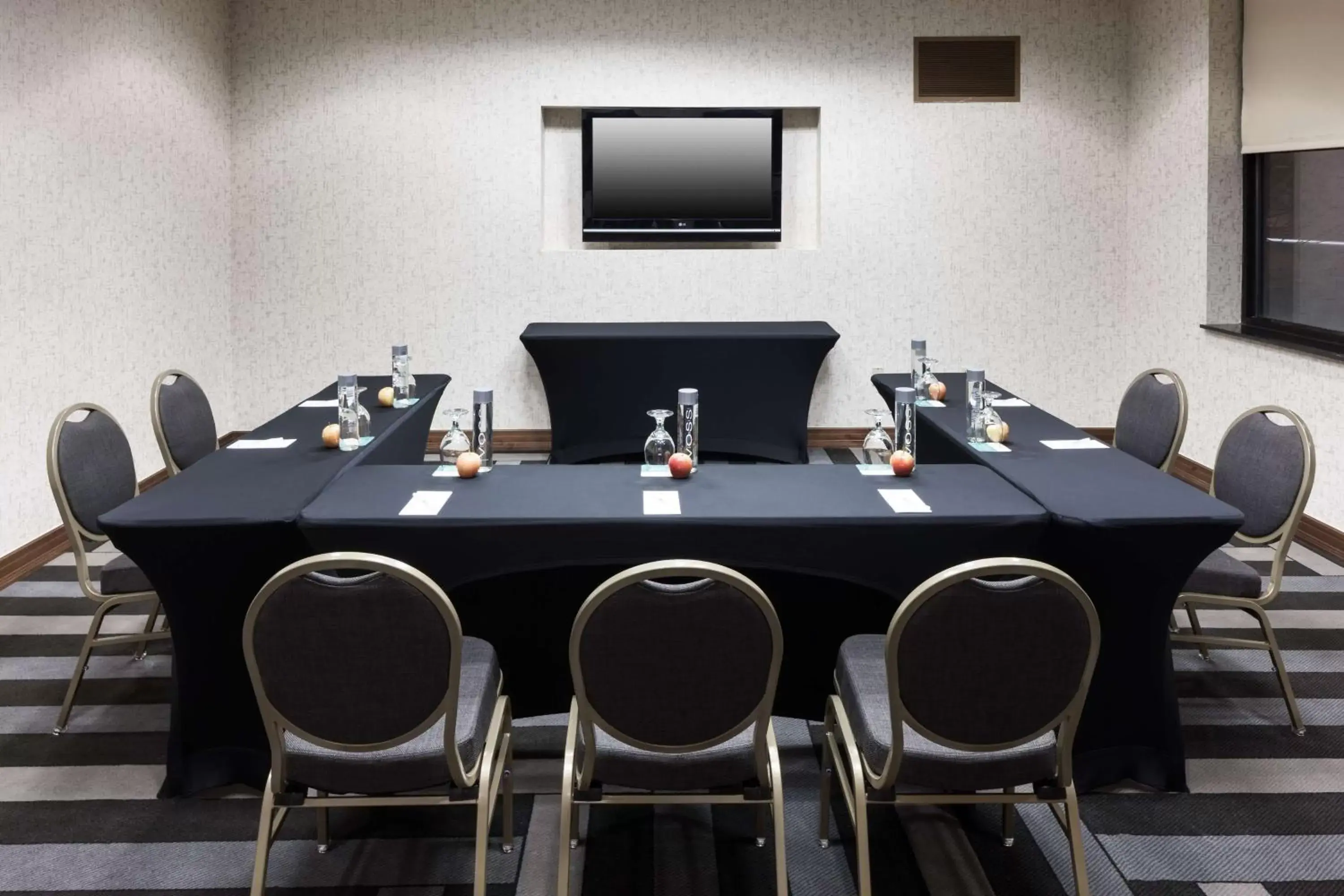 Meeting/conference room in Embassy Suites Anchorage
