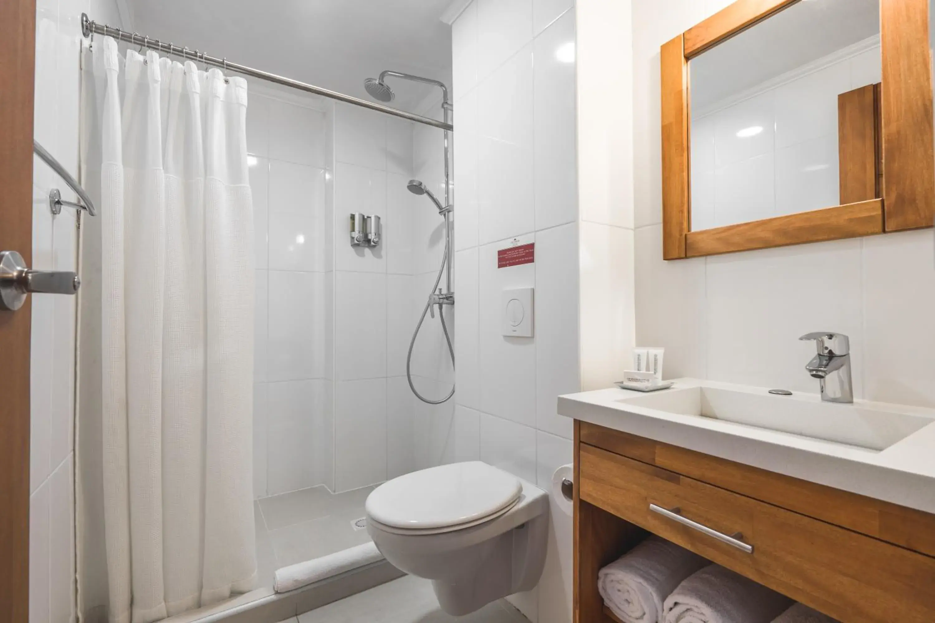 Bathroom in City Suites & Beach Hotel