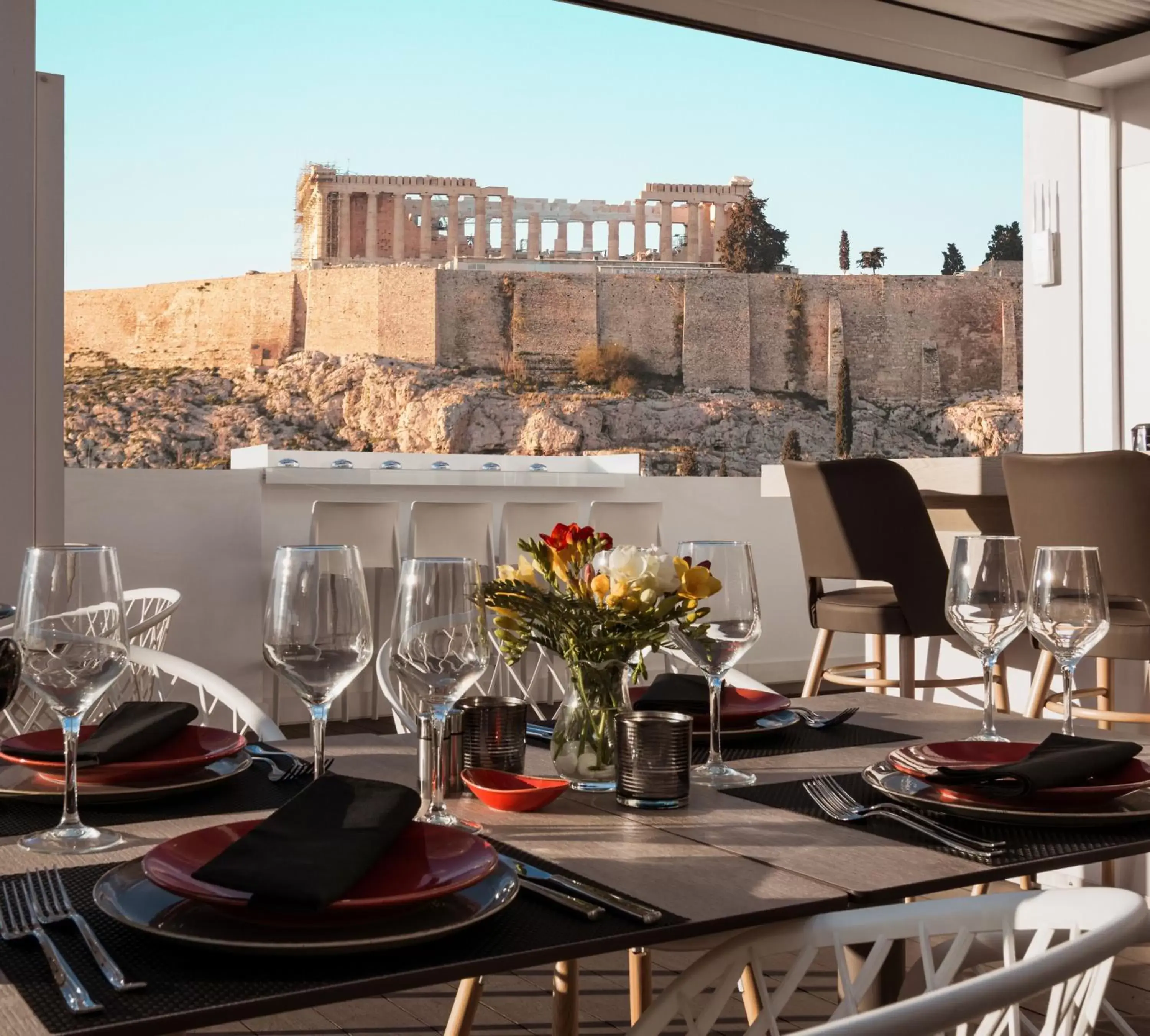 Restaurant/places to eat in Acropolis Select