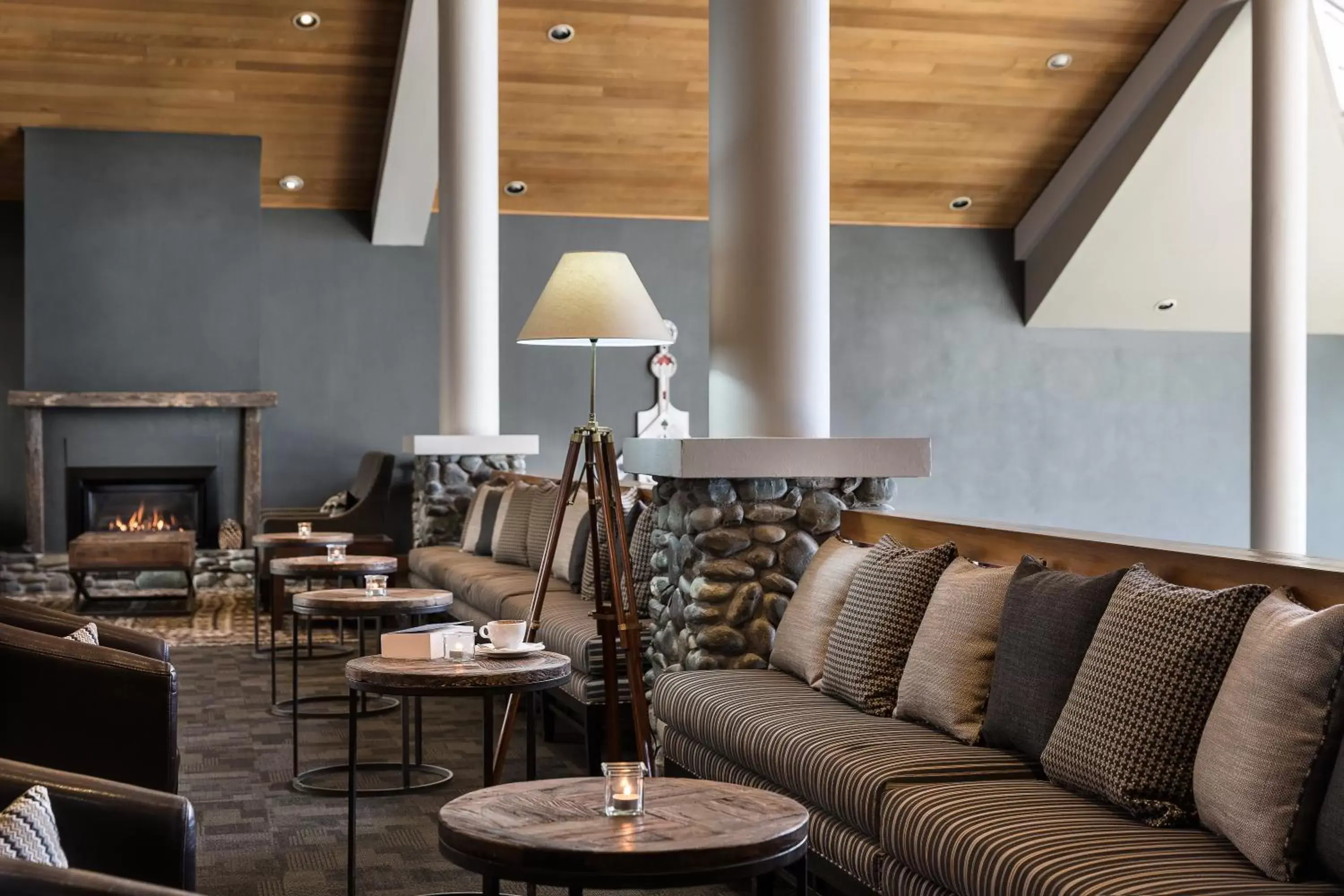 Lounge or bar, Seating Area in Mercure Queenstown Resort