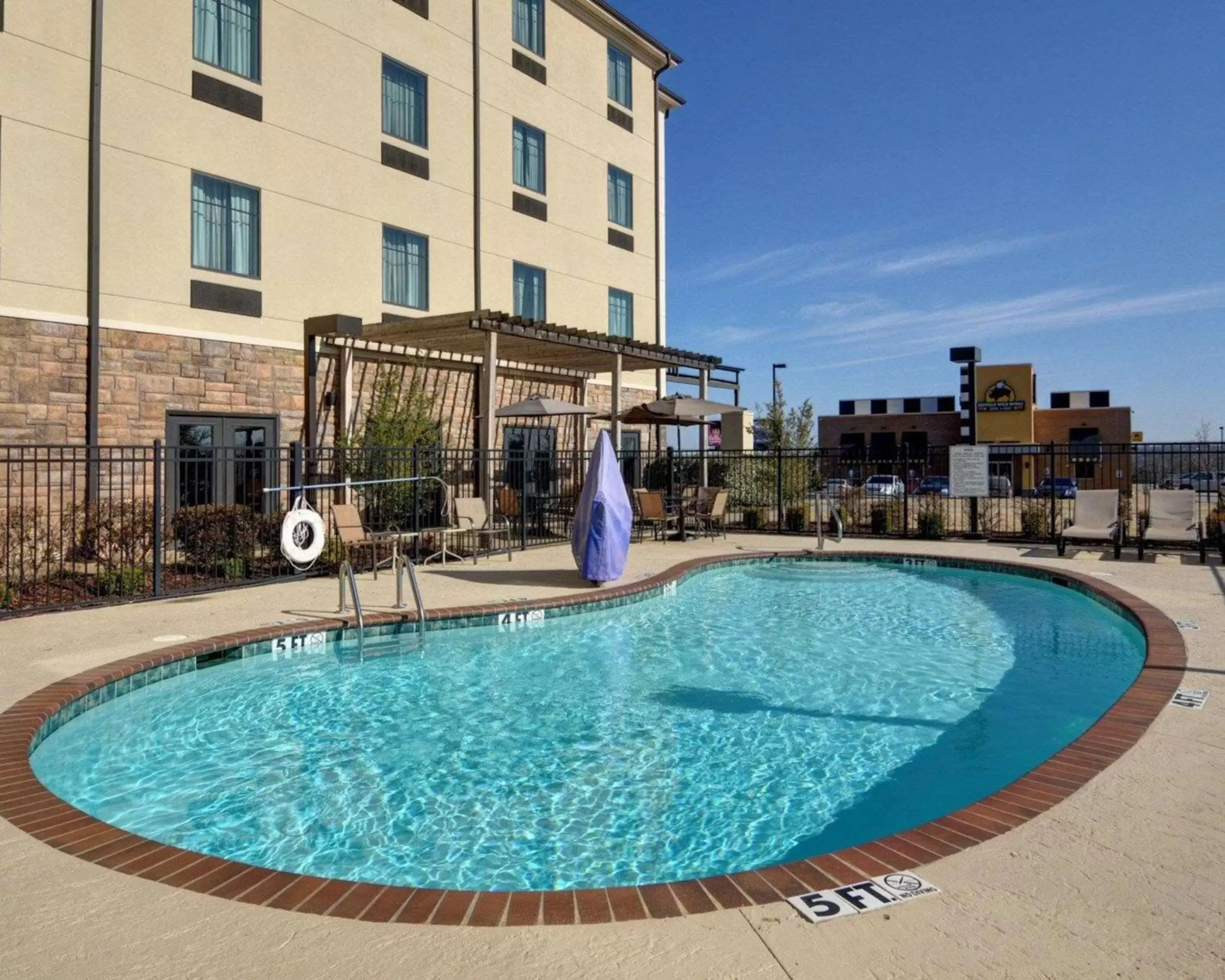 On site, Swimming Pool in Comfort Inn & Suites Fort Smith I-540
