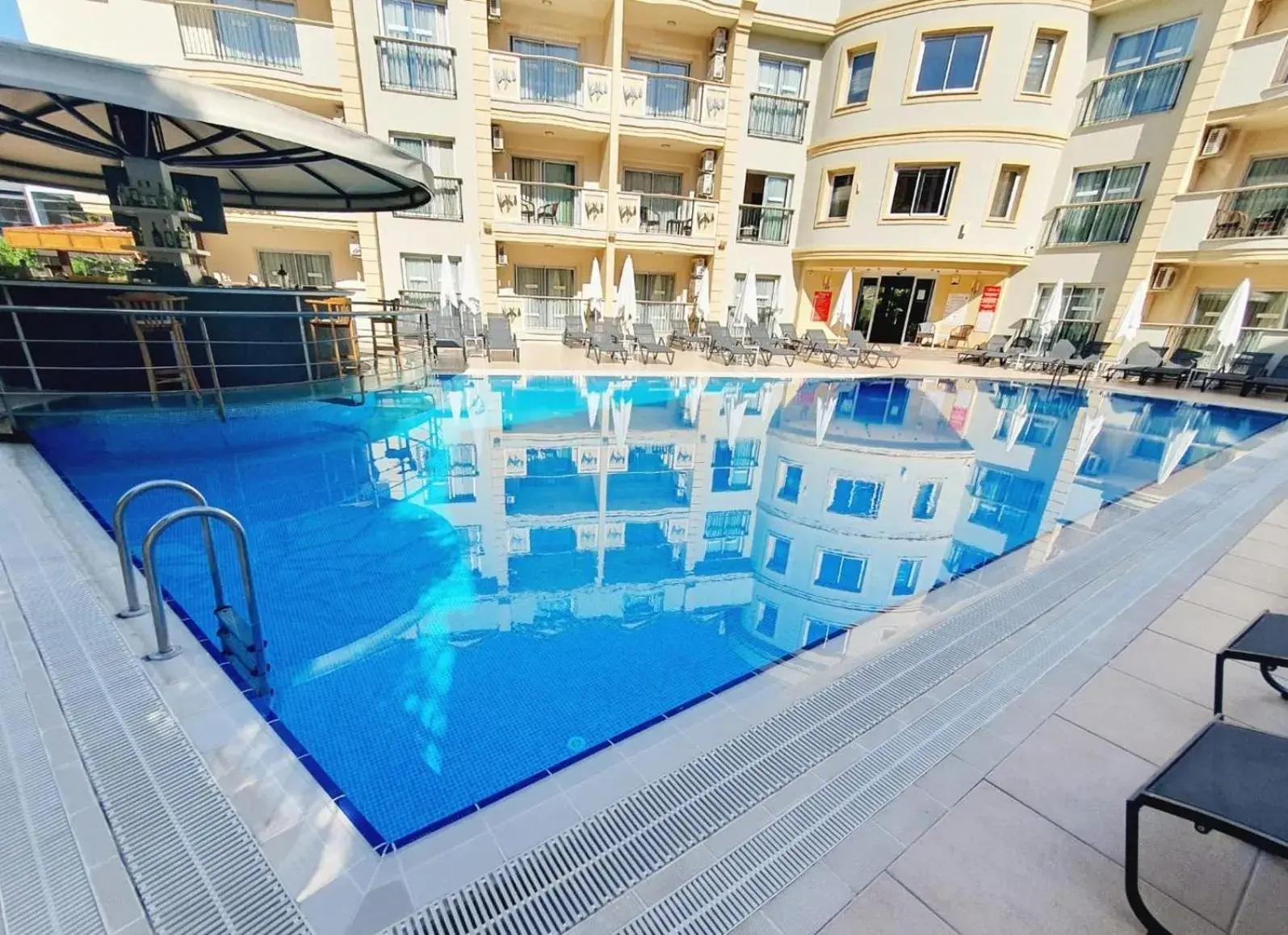 Swimming Pool in Club Karakas Apart Otel