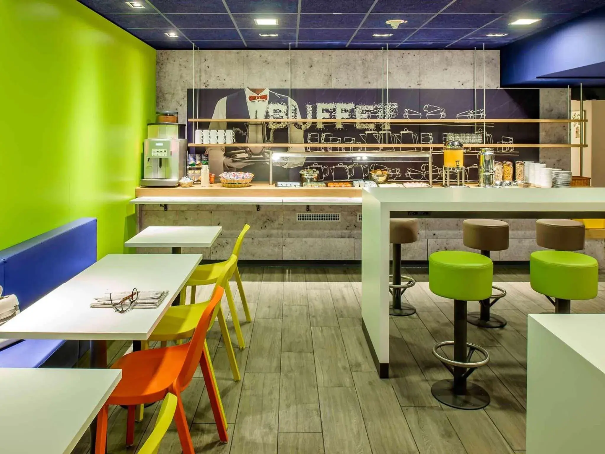 On site, Restaurant/Places to Eat in ibis Budget Courbevoie Paris La Défense