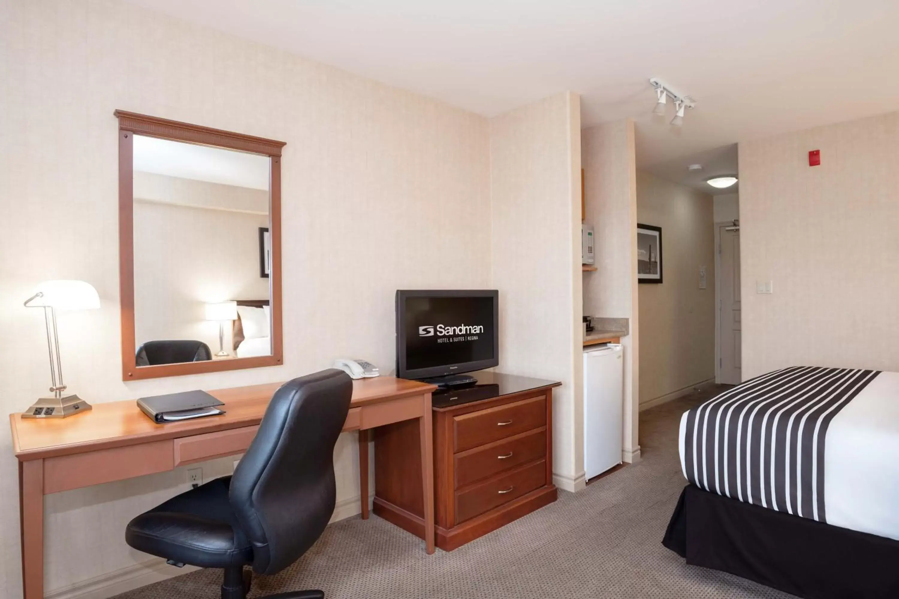 Photo of the whole room, TV/Entertainment Center in Sandman Hotel & Suites Regina