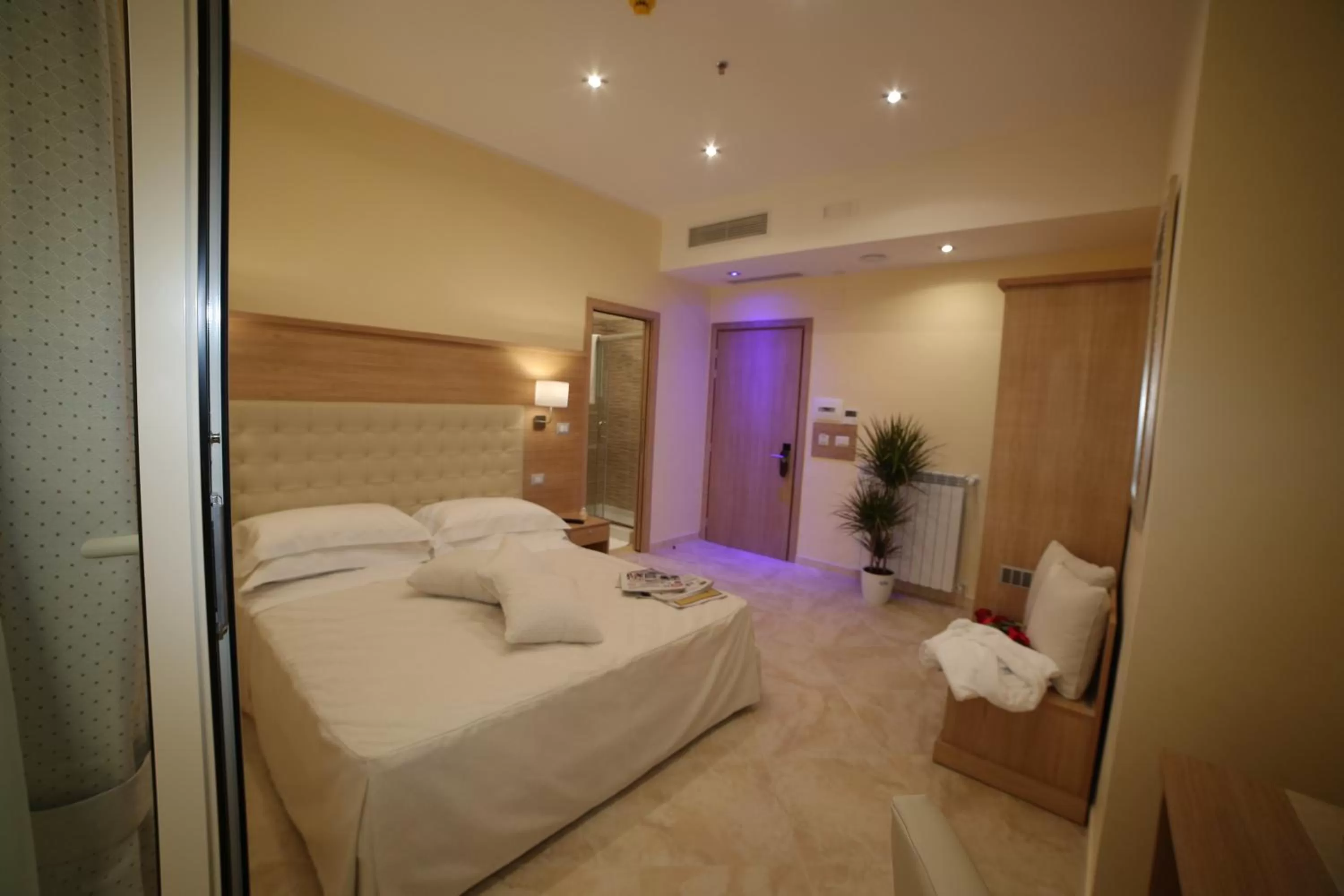 Bedroom, Bed in Esposizione Palace Hotel