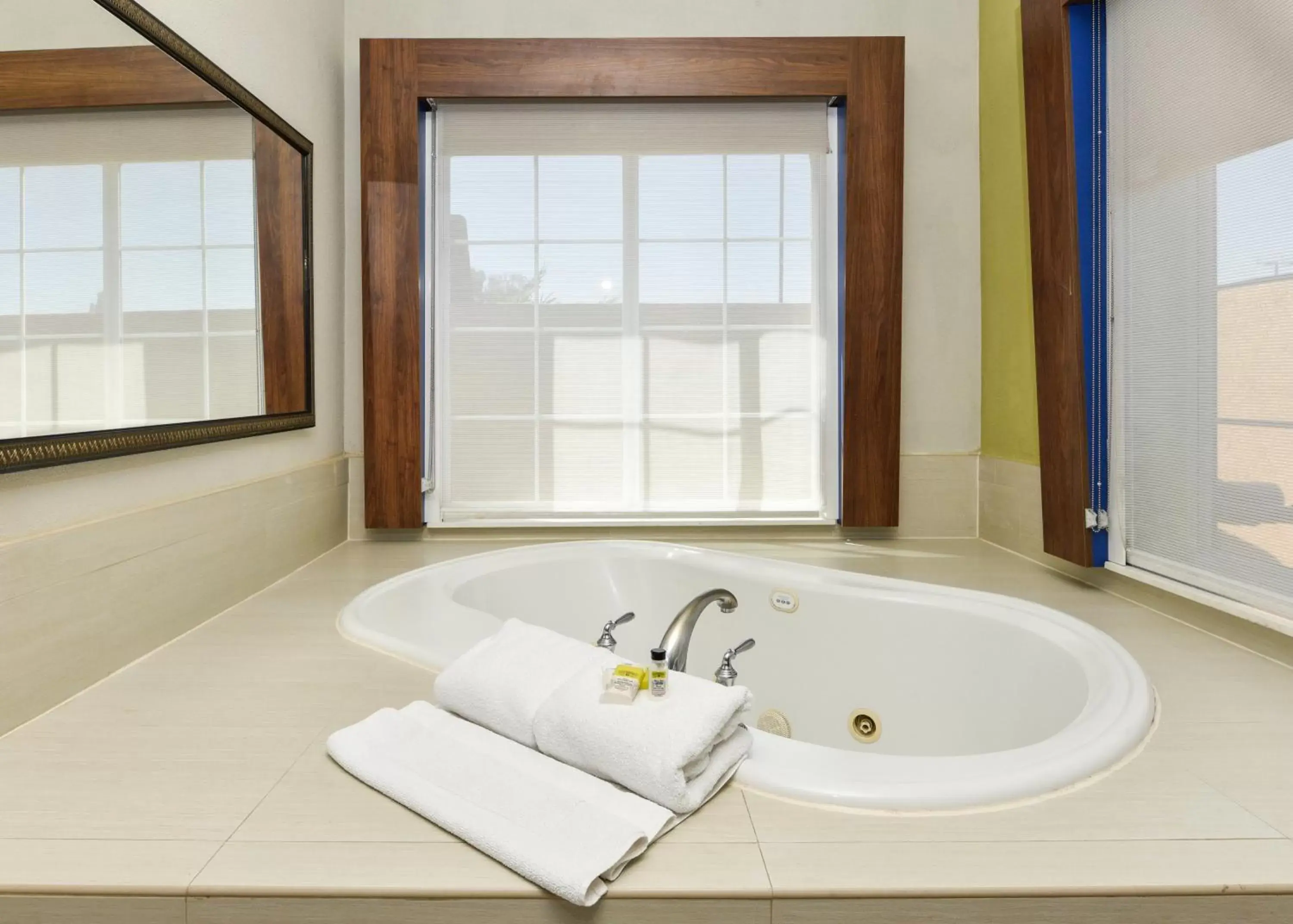 Photo of the whole room, Bathroom in Holiday Inn Express & Suites Corona, an IHG Hotel