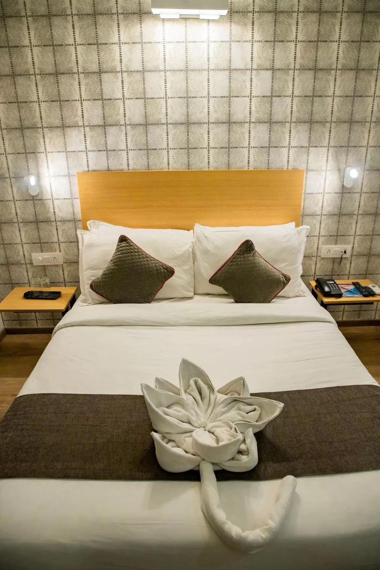 Property building, Bed in GoldenKeys Inn