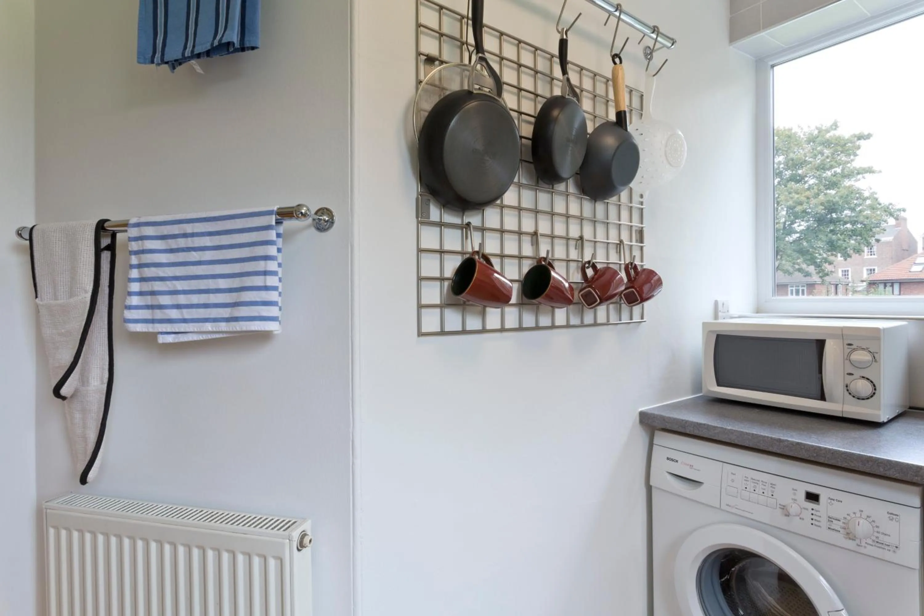 Kitchen or kitchenette in Poplar House Serviced Apartments