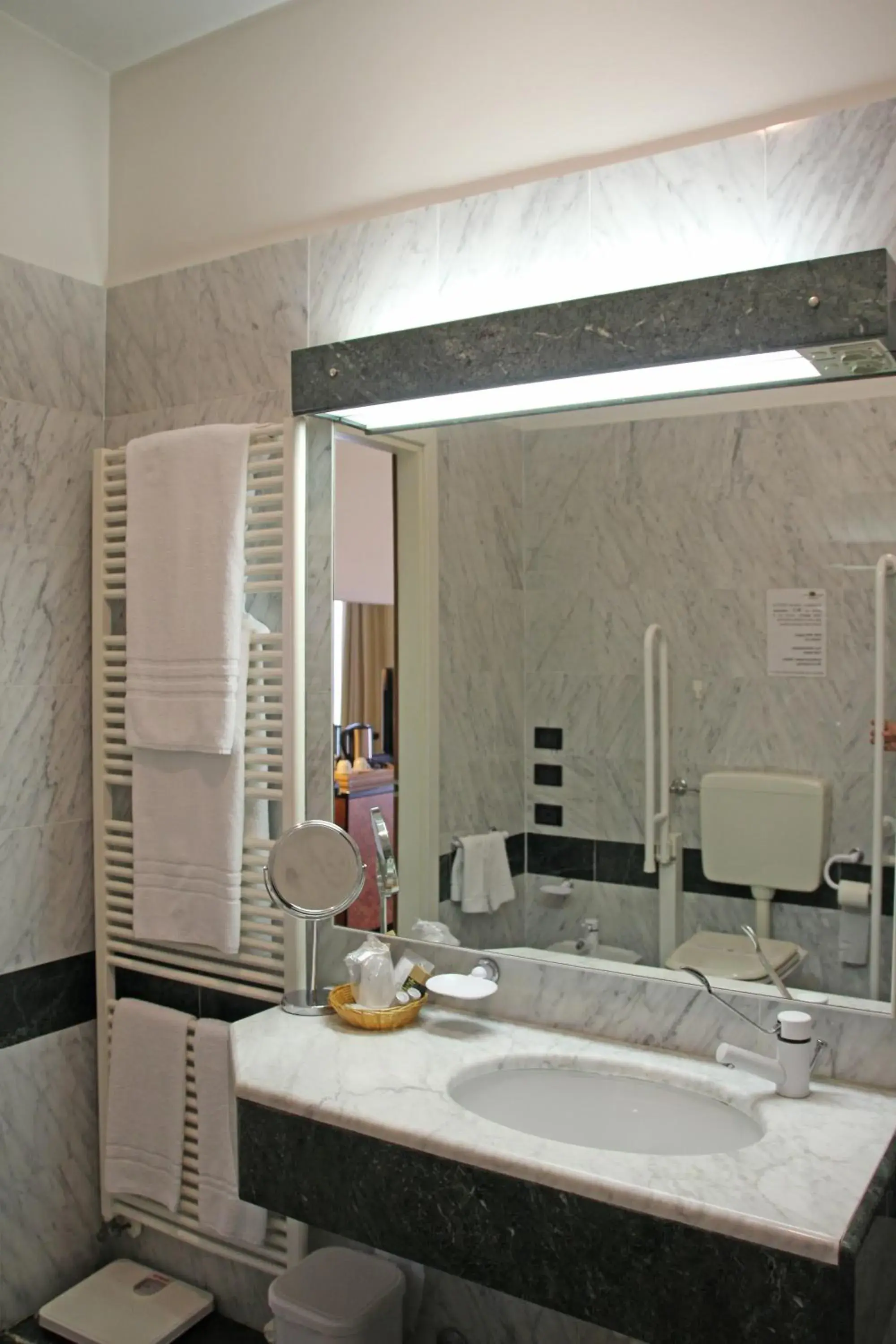 Bathroom in Park Hotel Villa Leon d'Oro