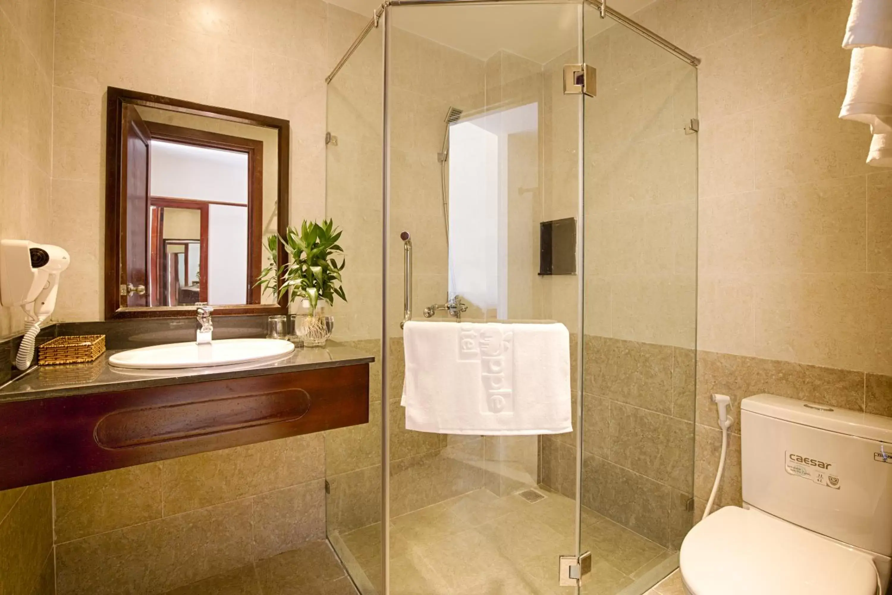 Bathroom in Hoi An Green Apple Hotel