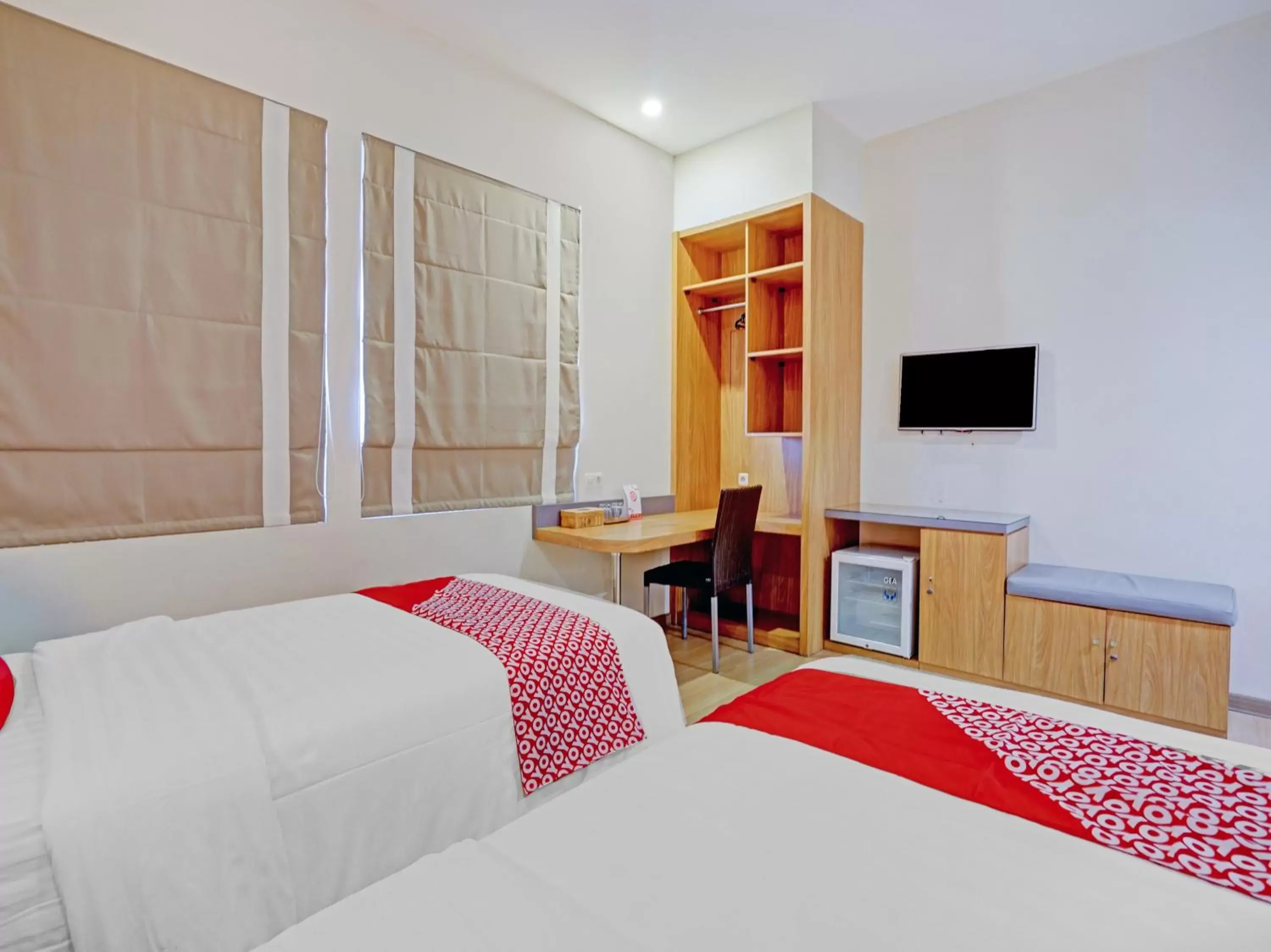 Bedroom, Bed in SUPER OYO 3905 Graha 100 Guest House Syariah