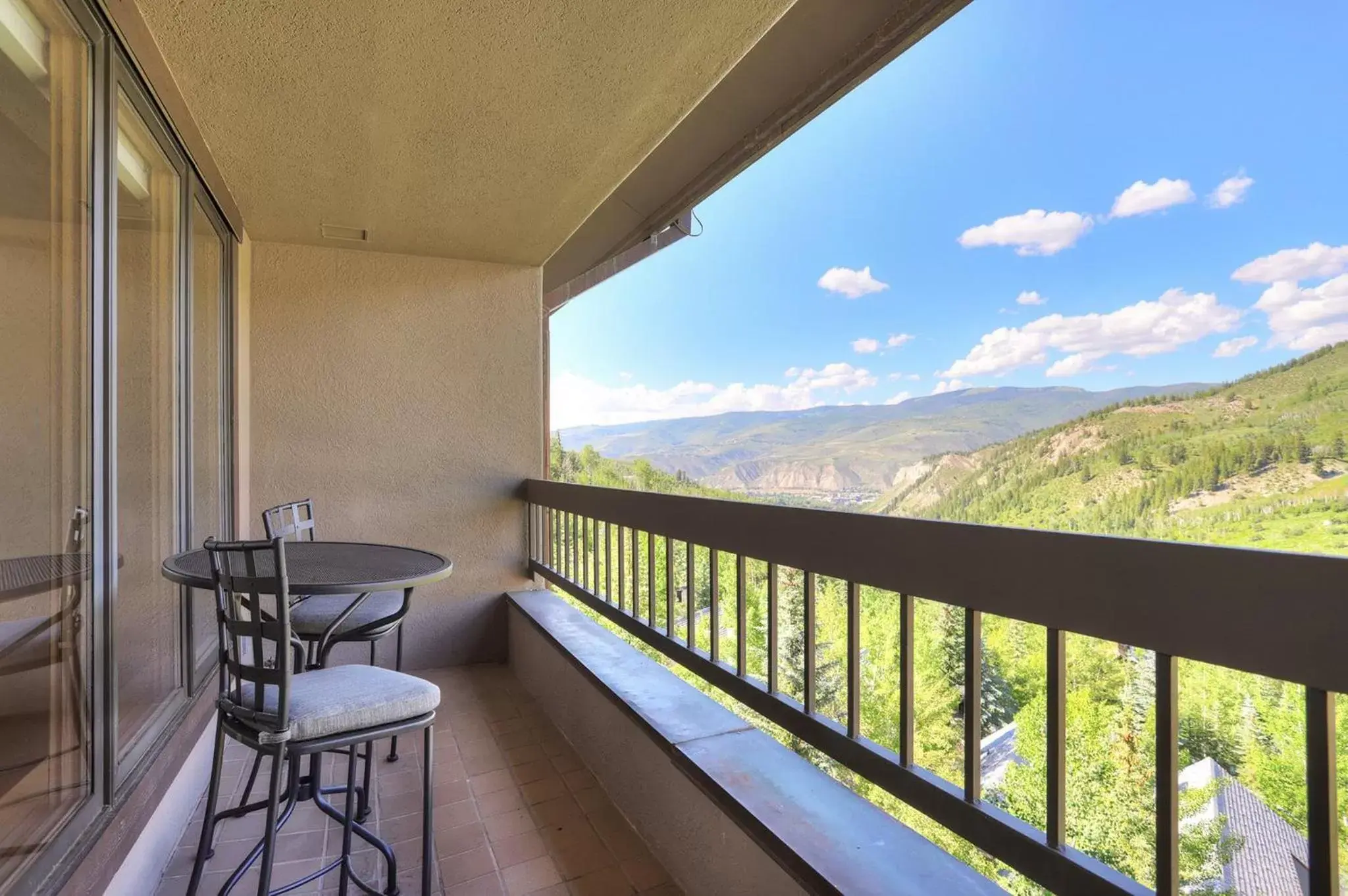 Balcony/Terrace in The Pines Lodge, a RockResort