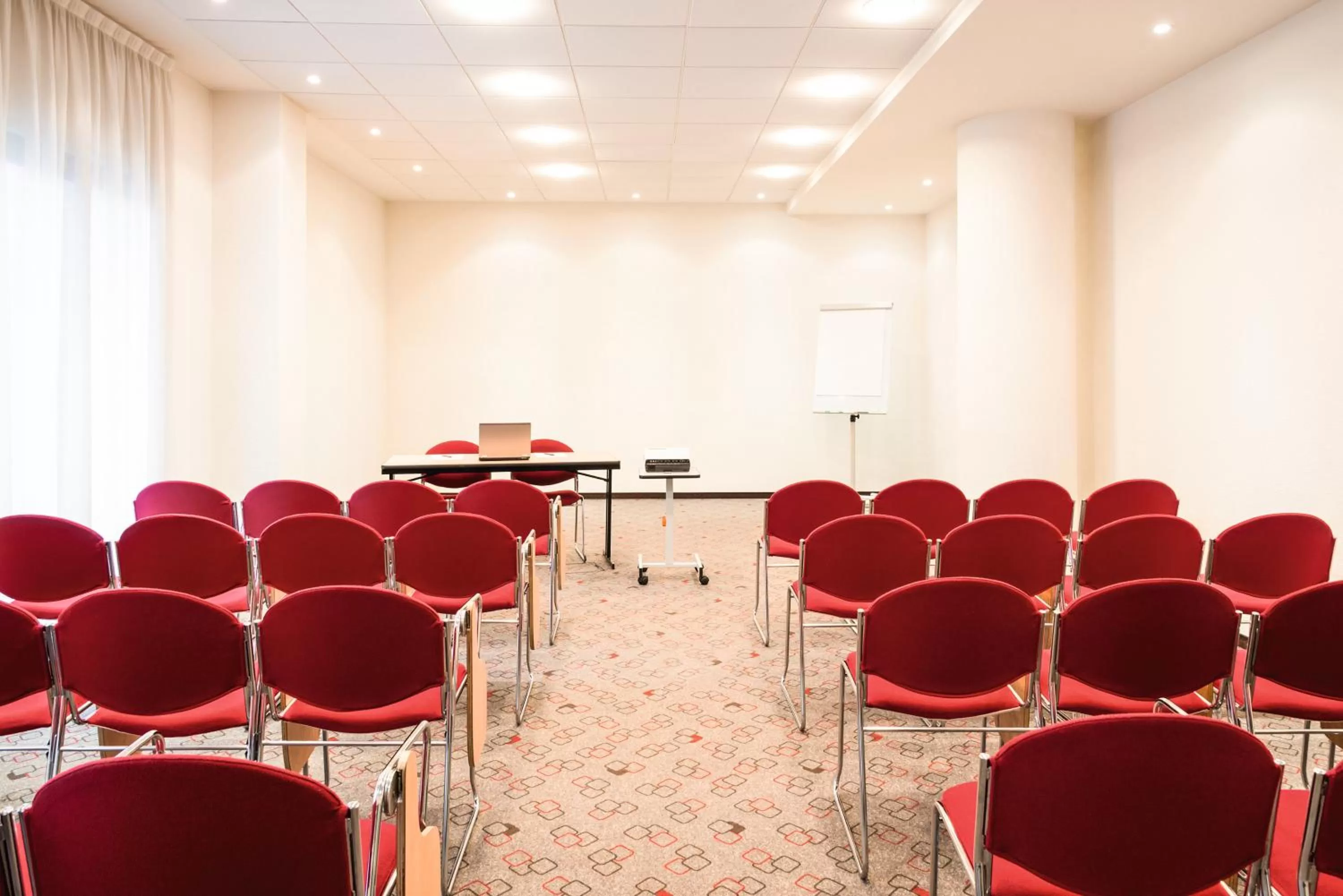 Business facilities in Hotel Ibis Milano Malpensa