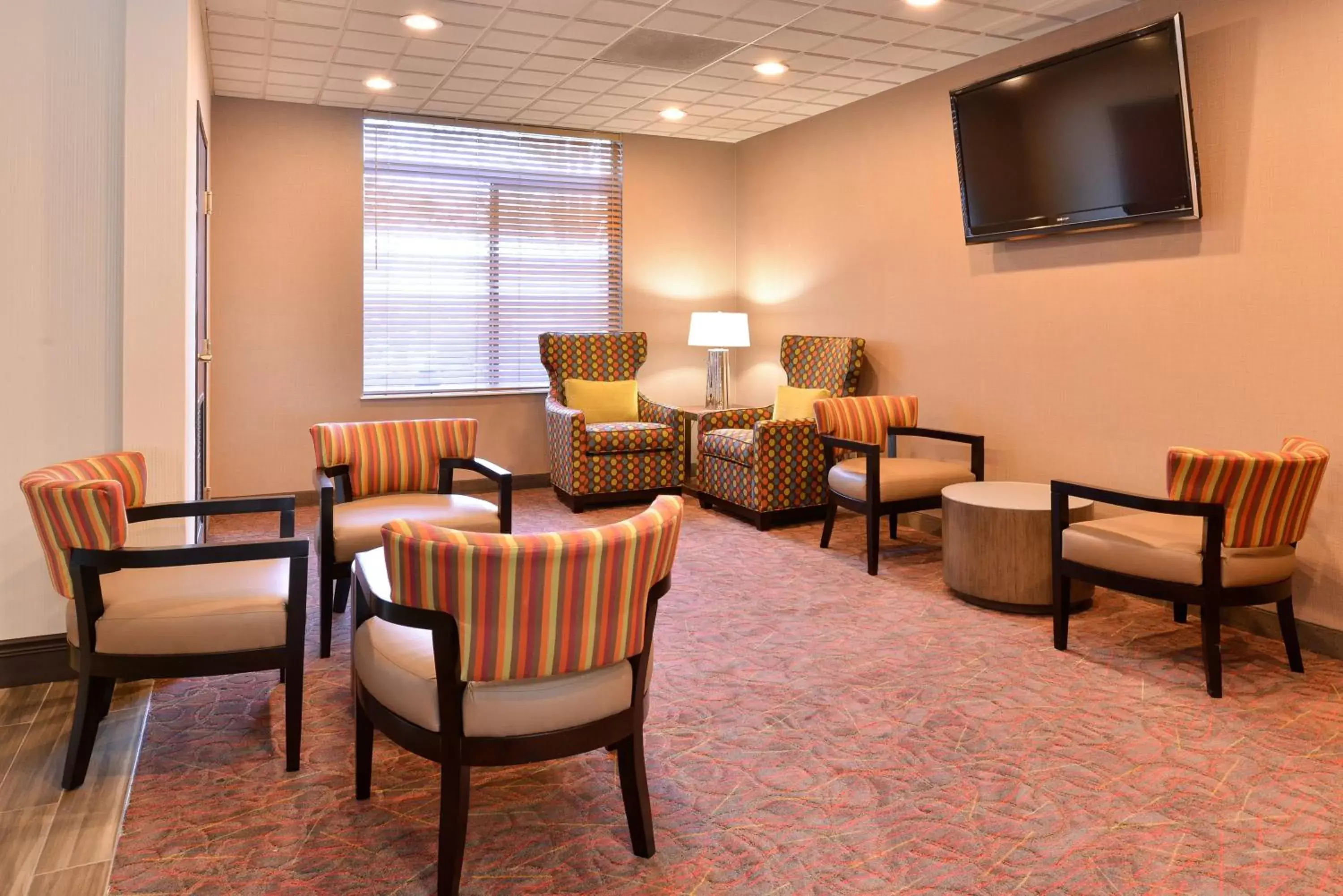 Property building, Lounge/Bar in Holiday Inn Express Portland West/Hillsboro, an IHG Hotel