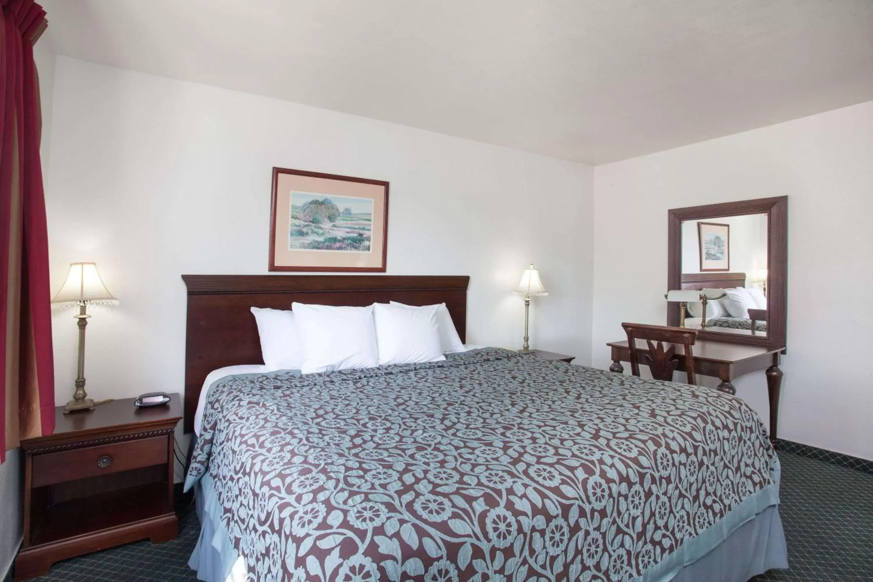 Photo of the whole room, Bed in Days Inn by Wyndham Orange Anaheim